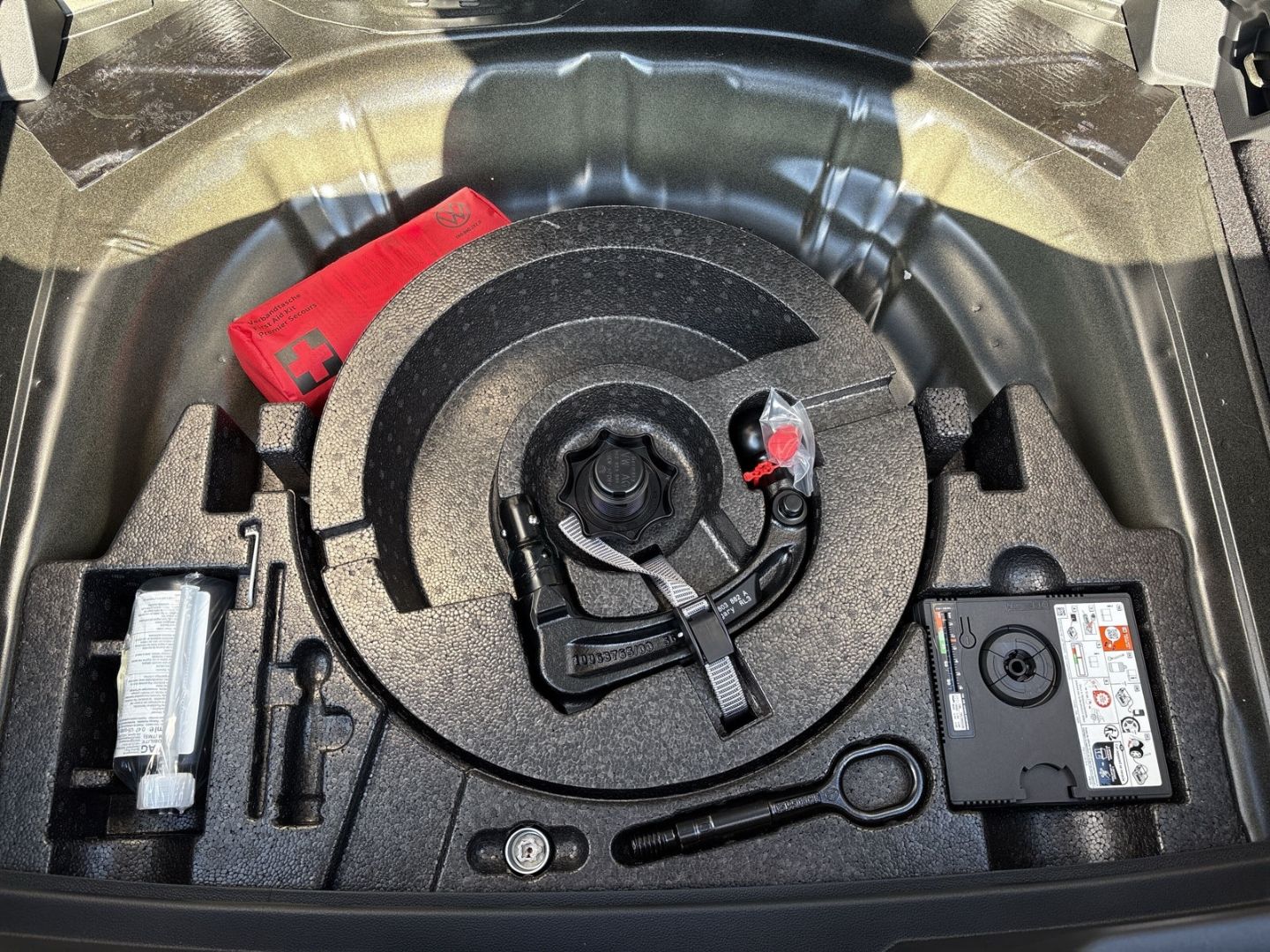 Fahrzeugabbildung Volkswagen T-Roc R-Line 2.0l TDI IQ.LIGHT AHK EASY OPEN