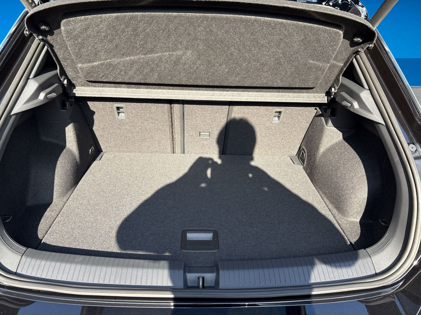 Fahrzeugabbildung Volkswagen T-Roc R-Line 2.0l TDI IQ.LIGHT AHK EASY OPEN