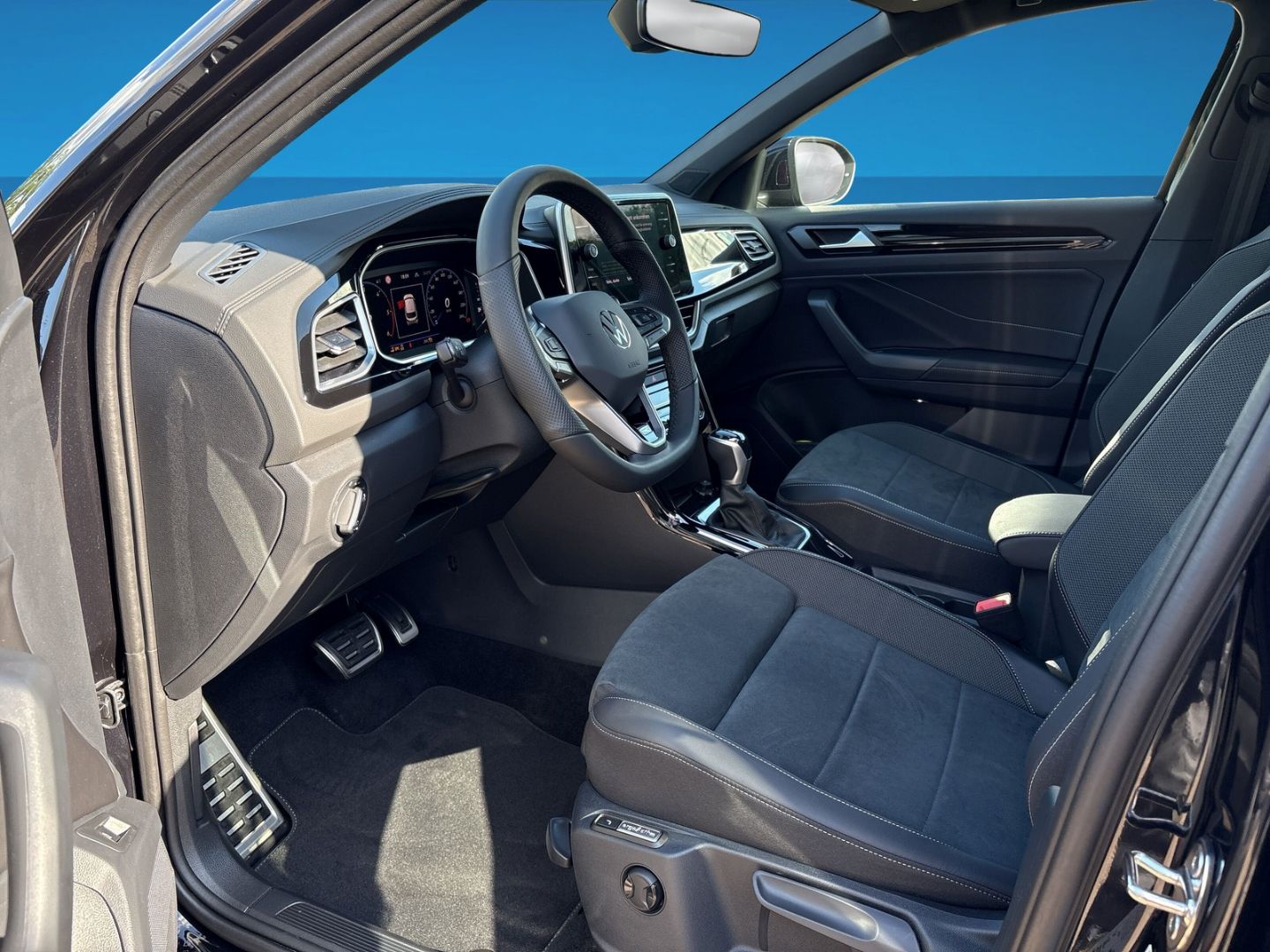 Fahrzeugabbildung Volkswagen T-Roc R-Line 2.0l TDI IQ.LIGHT AHK EASY OPEN