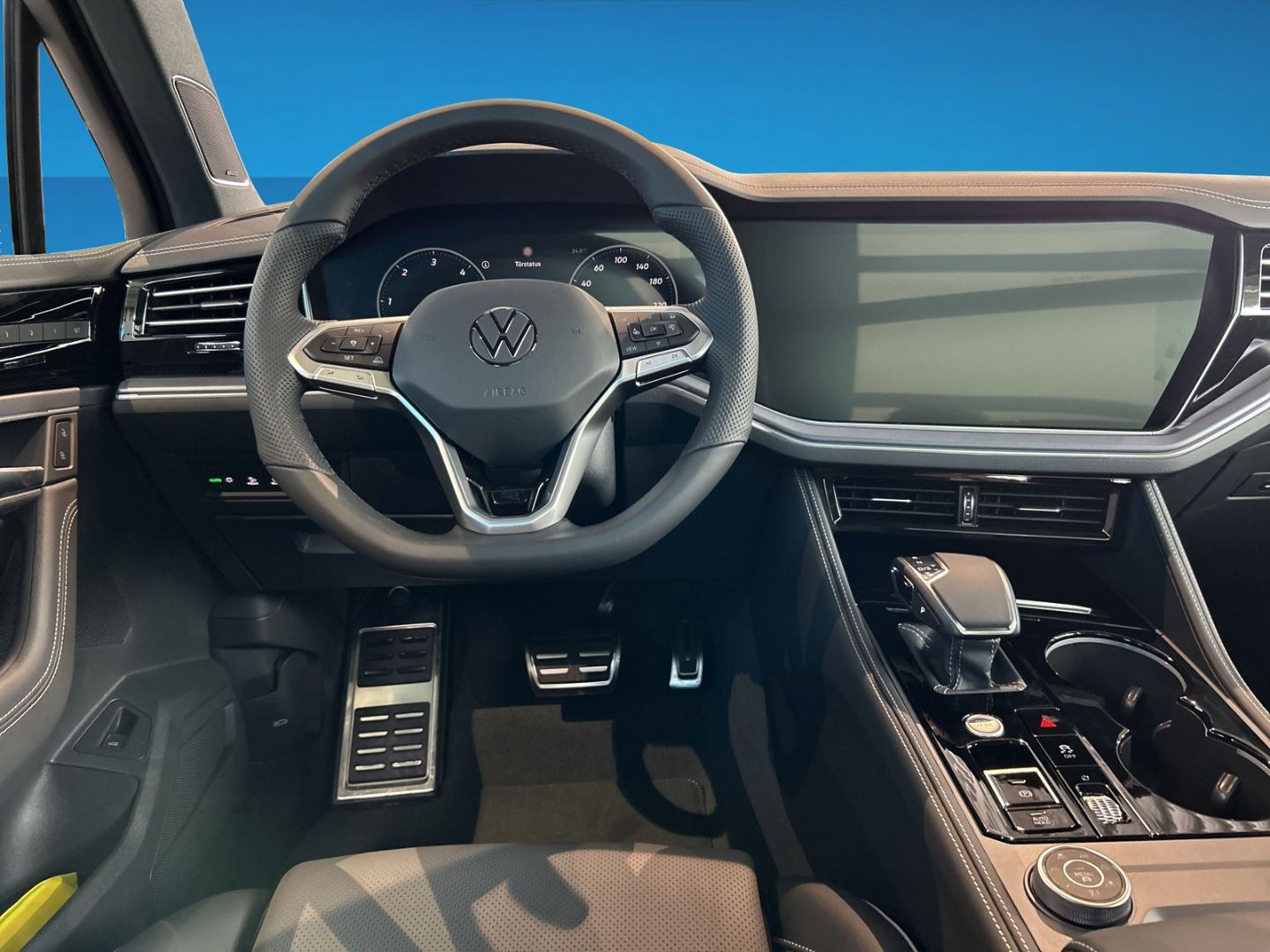 Fahrzeugabbildung Volkswagen Touareg R-Line 3,0l V6 TDI HD-MATRIX AHK PANO DY