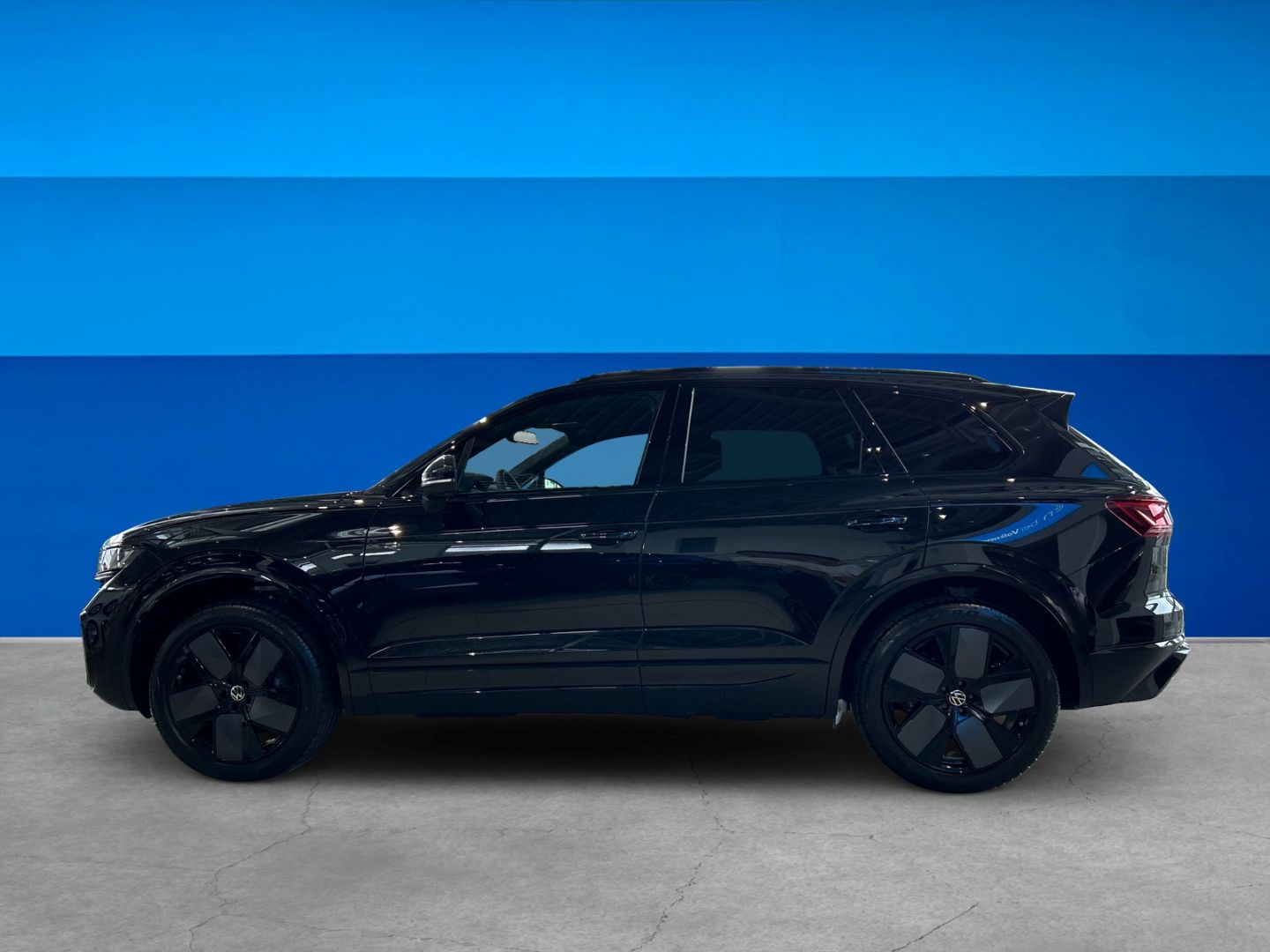 Fahrzeugabbildung Volkswagen Touareg R-Line 3,0l V6 TDI HD-MATRIX AHK PANO DY