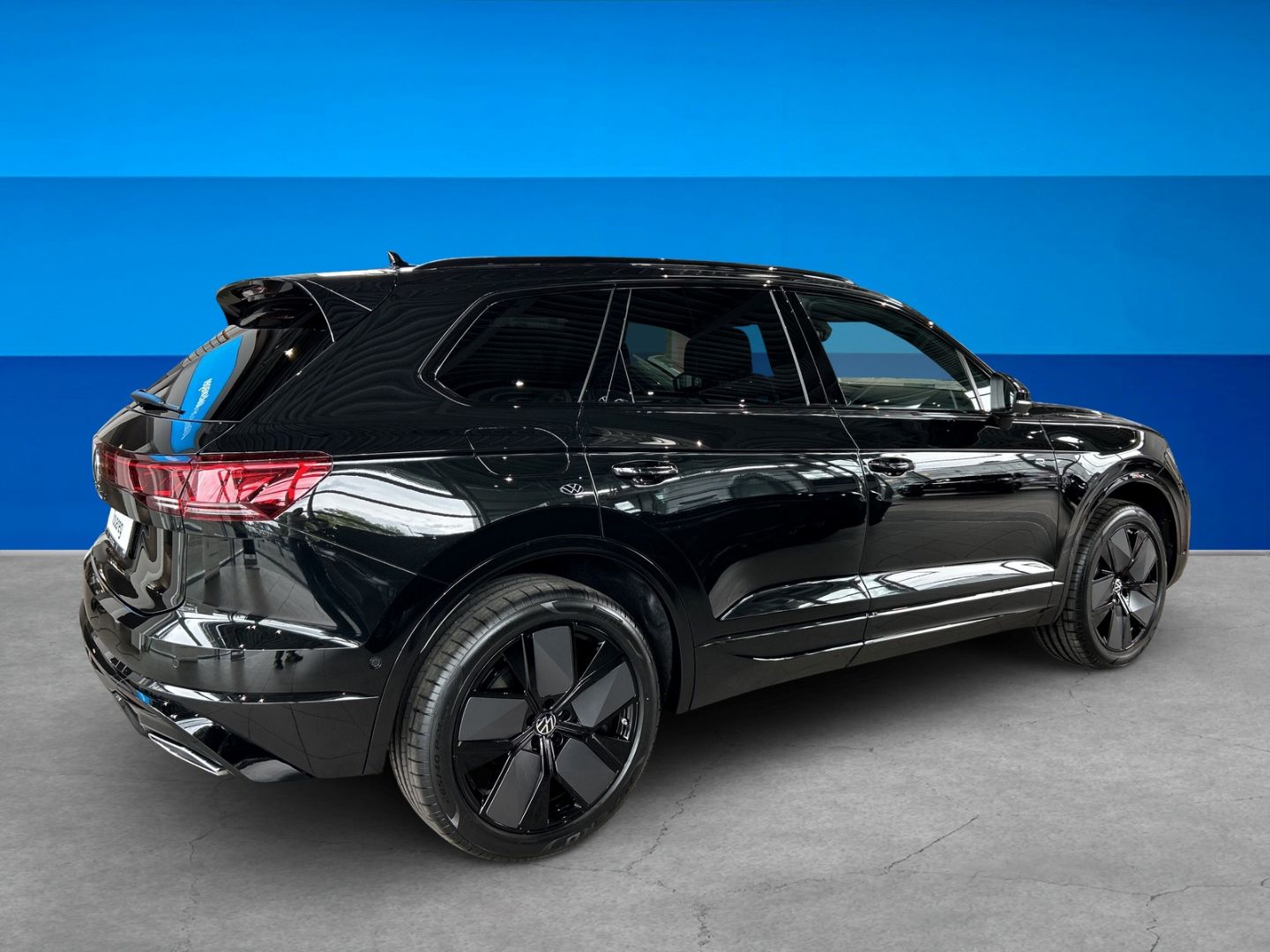 Fahrzeugabbildung Volkswagen Touareg R-Line 3,0l V6 TDI HD-MATRIX AHK PANO DY