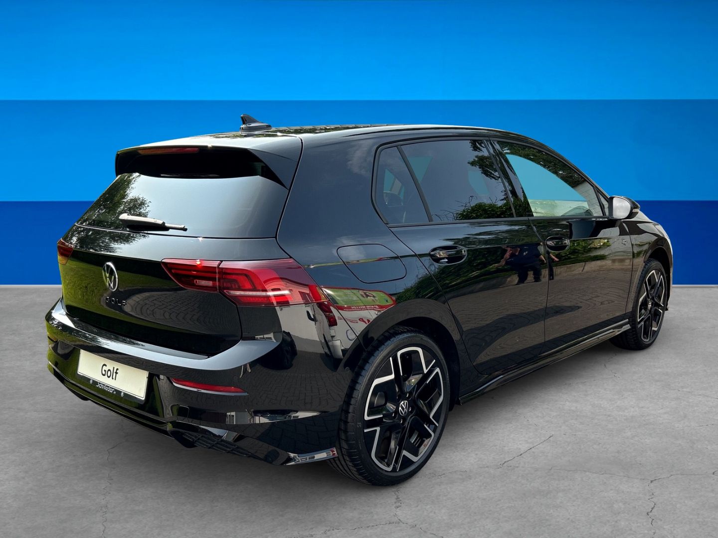 Fahrzeugabbildung Volkswagen Golf R-Line 1,5l eTSI DSG AHK LED+ BLACK STYLE