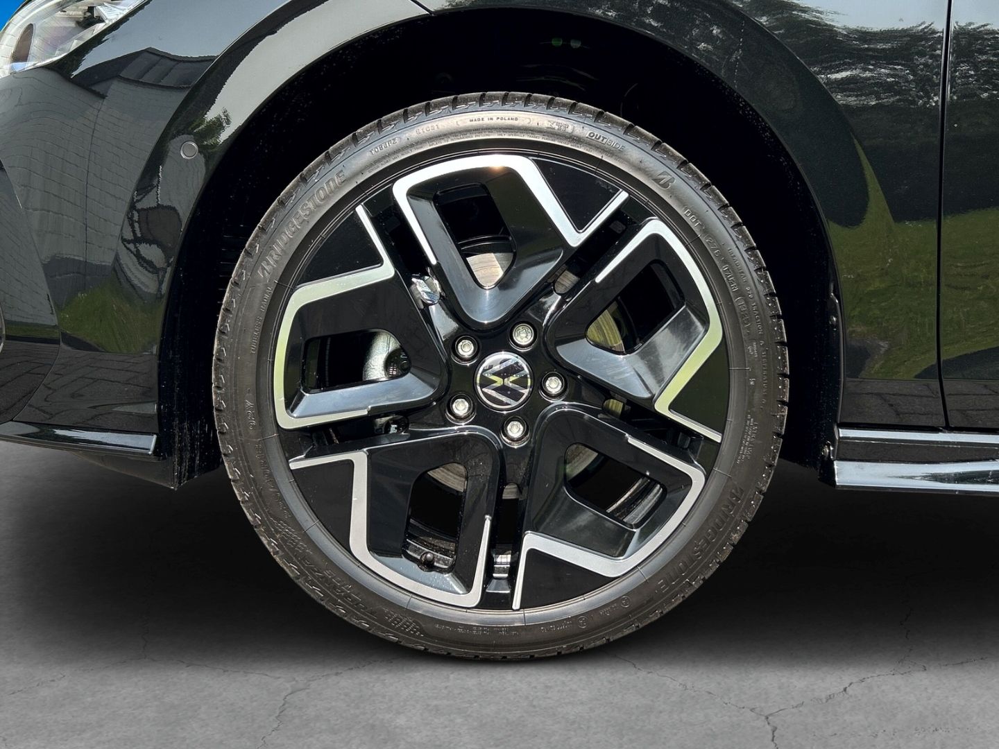 Fahrzeugabbildung Volkswagen Golf R-Line 1,5l eTSI DSG AHK LED+ BLACK STYLE