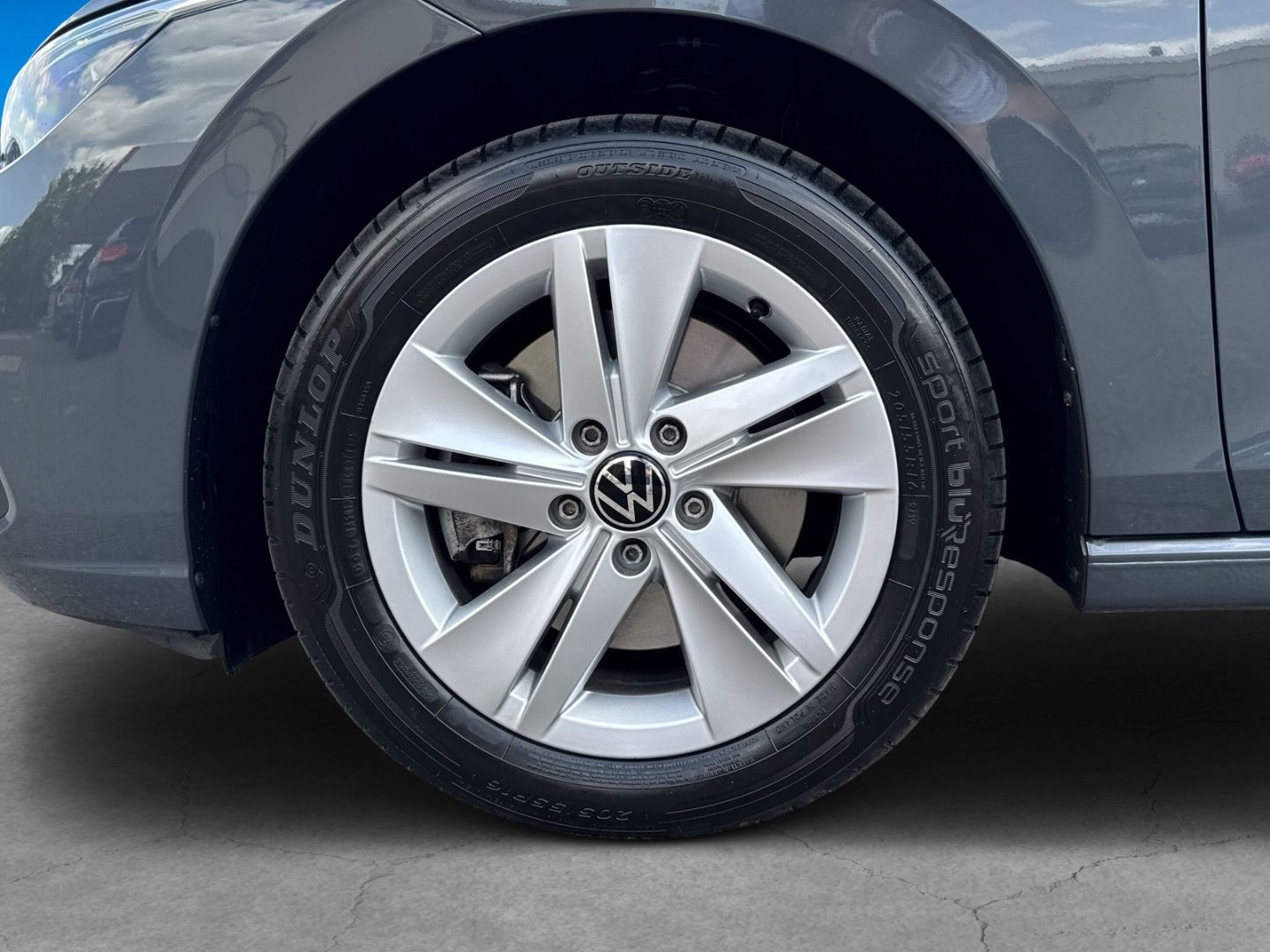 Fahrzeugabbildung Volkswagen Golf Variant 8 2.0 TDI DSG Life Navi Light Assis