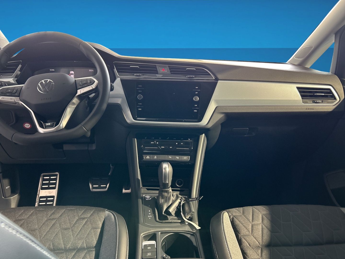 Fahrzeugabbildung Volkswagen Touran GOAL 2,0l TDI DSG AHK IQ.LIGHT 7 SITZER