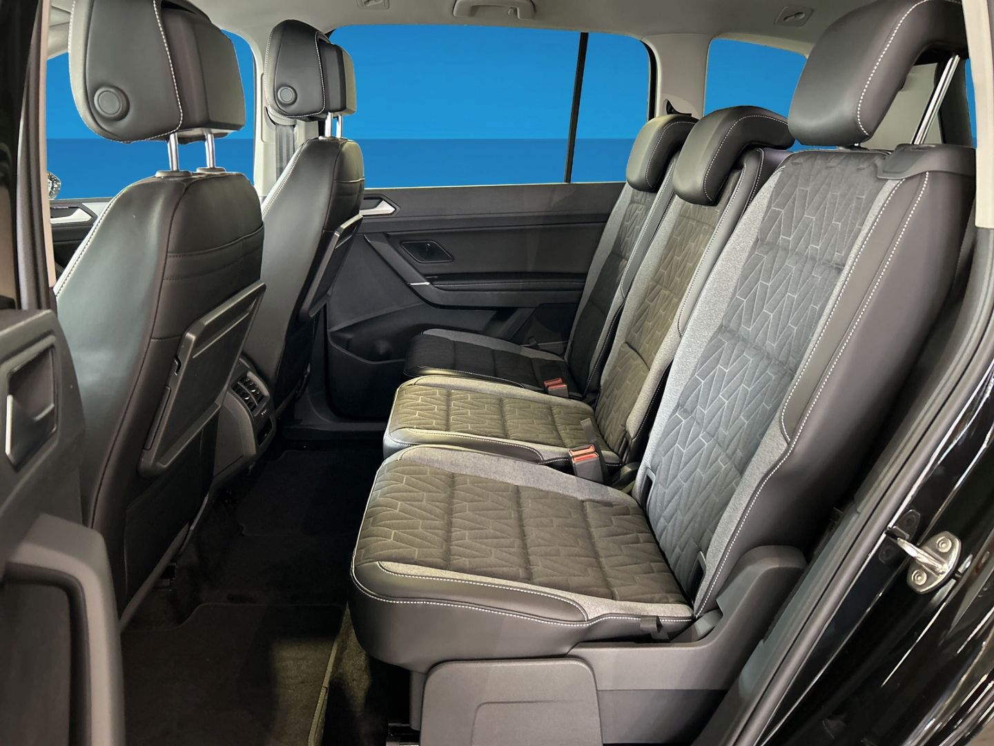 Fahrzeugabbildung Volkswagen Touran GOAL 2,0l TDI DSG AHK IQ.LIGHT 7 SITZER