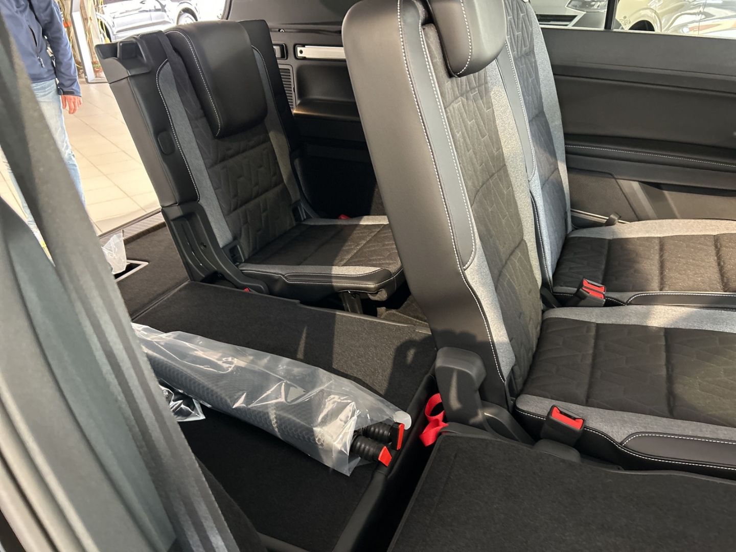 Fahrzeugabbildung Volkswagen Touran GOAL 2,0l TDI DSG AHK IQ.LIGHT 7 SITZER