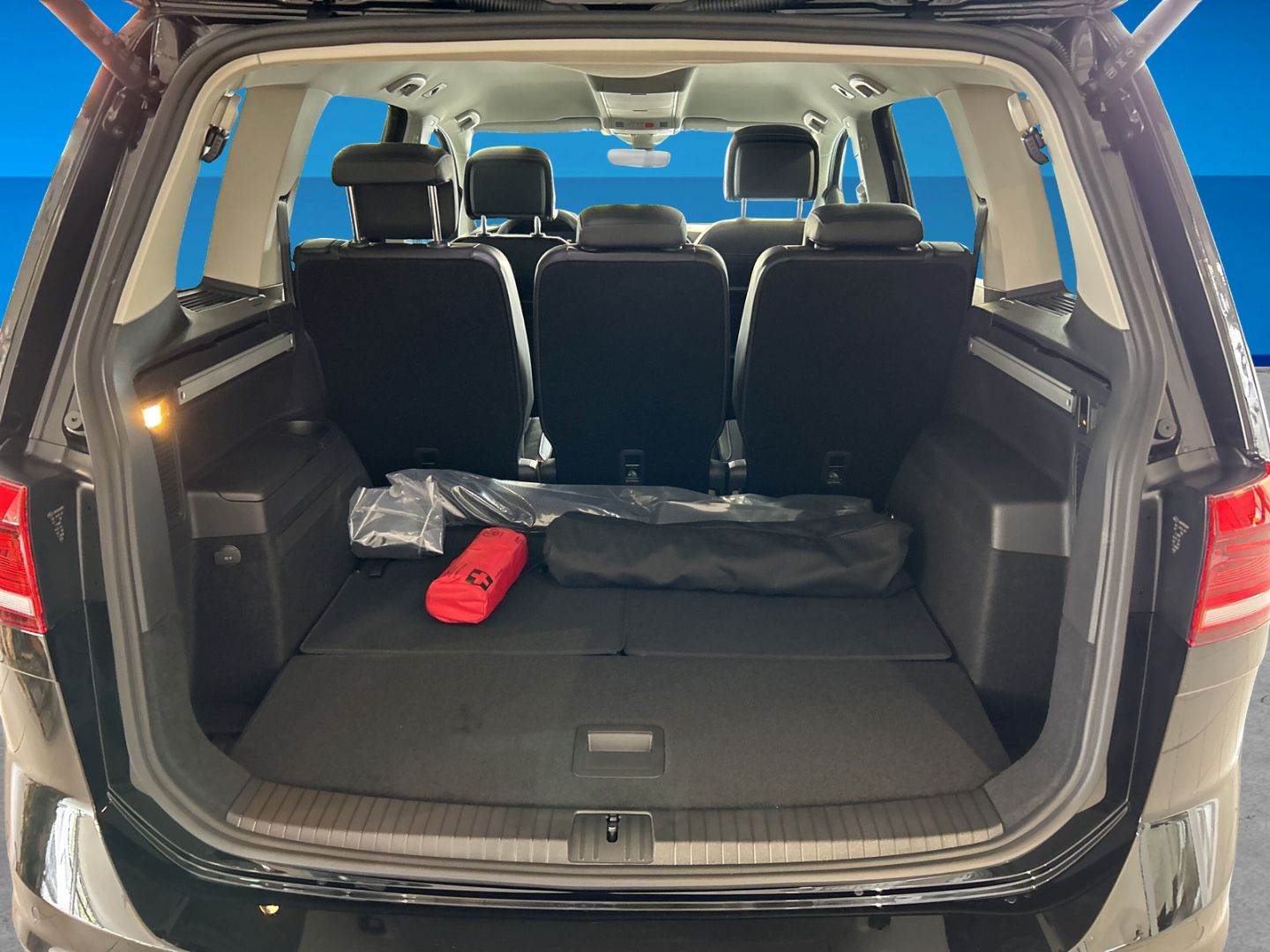 Fahrzeugabbildung Volkswagen Touran GOAL 2,0l TDI DSG AHK IQ.LIGHT 7 SITZER