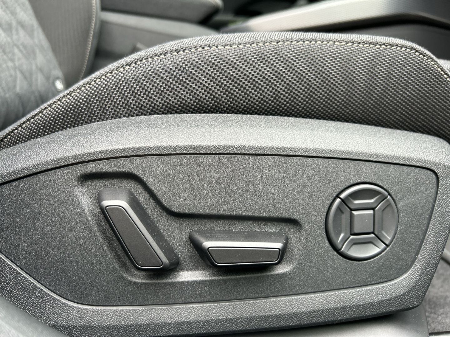 Fahrzeugabbildung Audi A5 E-HYBRID 220 KW LED+TECHPLUS+SLINE+STANDKLIMA