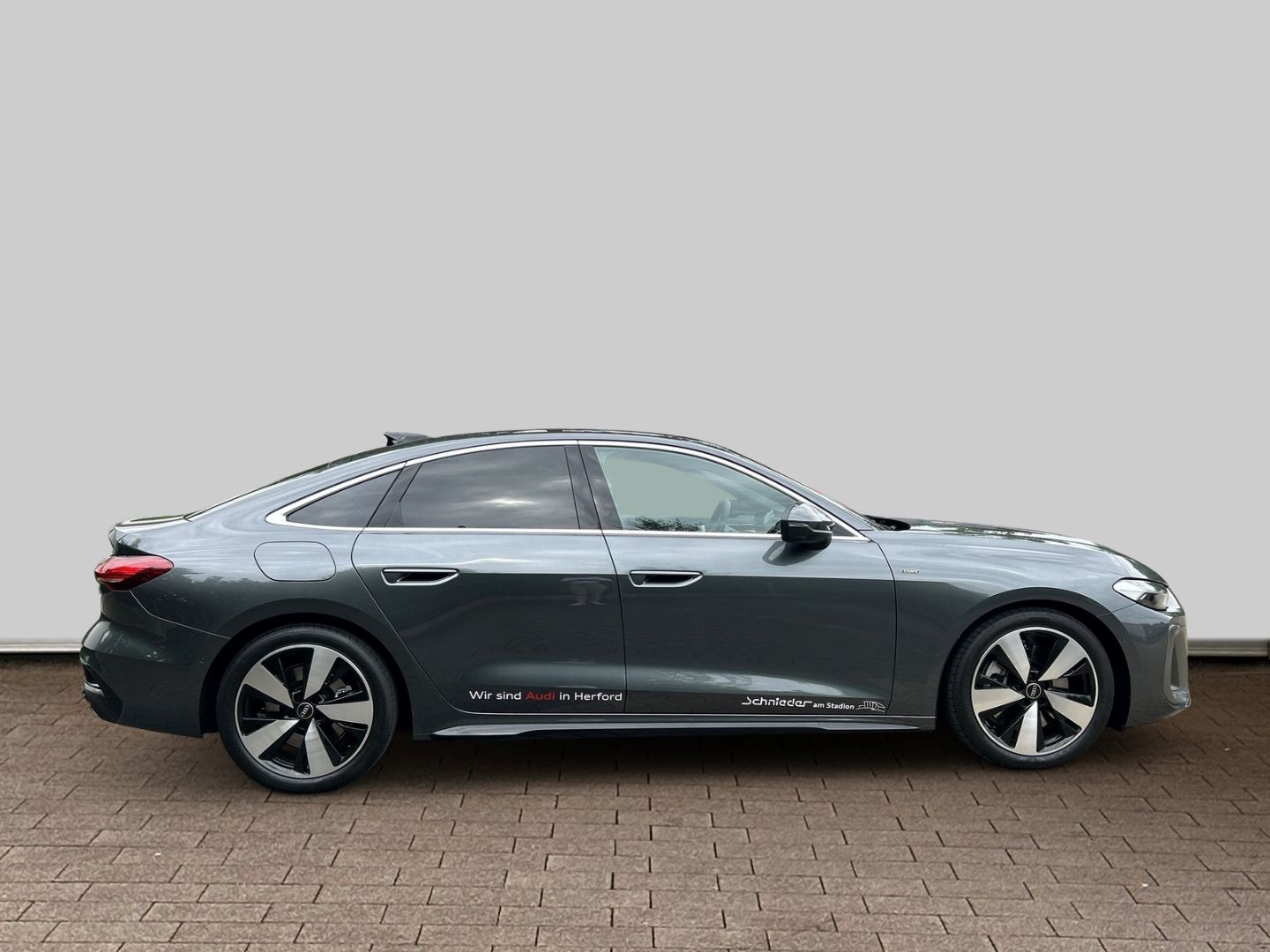 Fahrzeugabbildung Audi A5 E-HYBRID 220 KW LED+TECHPLUS+SLINE+STANDKLIMA