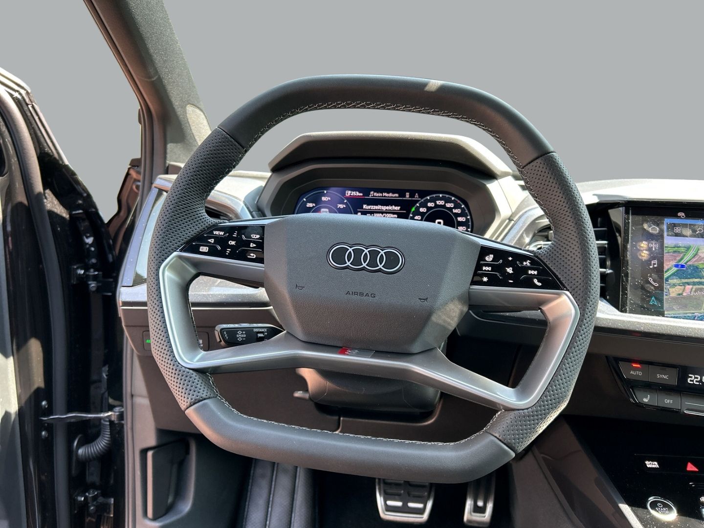 Fahrzeugabbildung Audi Q4 45 quattro SPORTPAKET+HUD+AHK+PANO+NAVI+LED