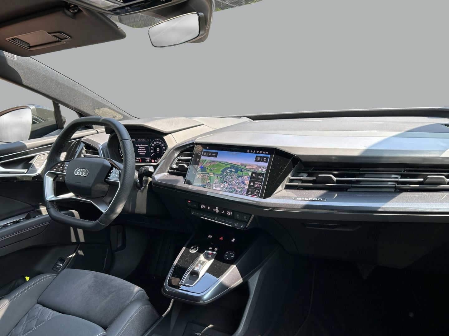 Fahrzeugabbildung Audi Q4 45 quattro SPORTPAKET+HUD+AHK+PANO+NAVI+LED