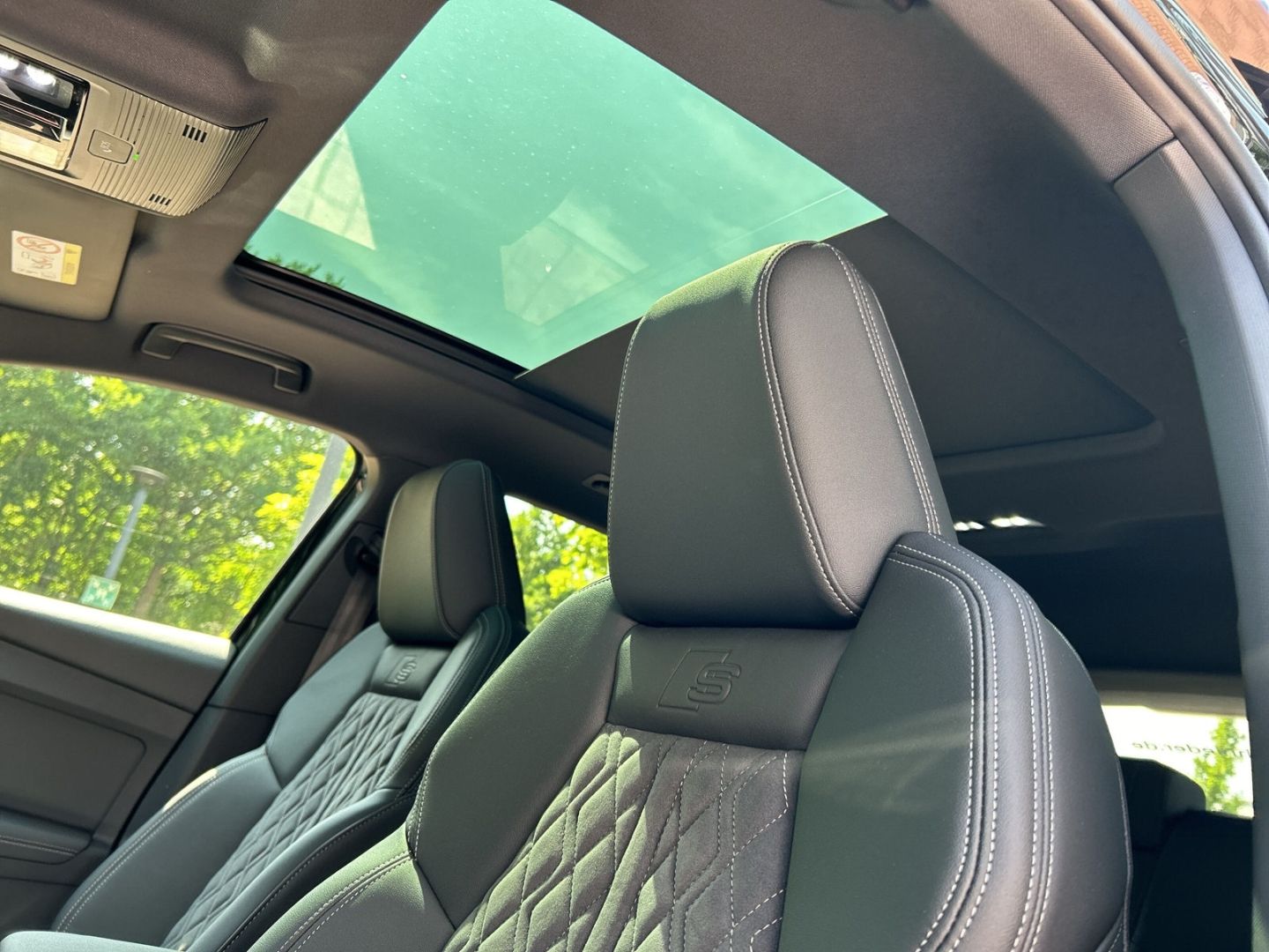 Fahrzeugabbildung Audi Q4 45 quattro SPORTPAKET+HUD+AHK+PANO+NAVI+LED