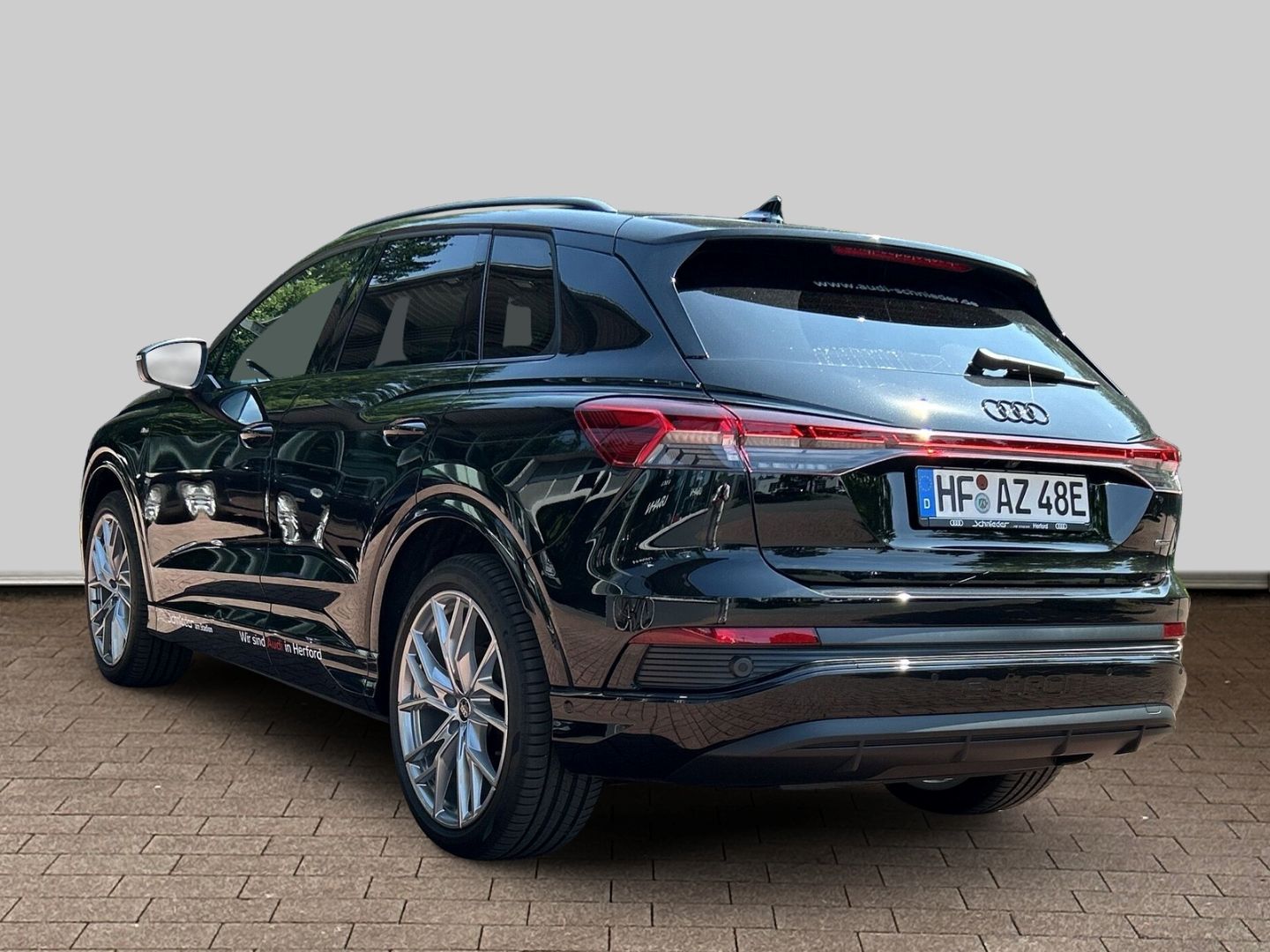 Fahrzeugabbildung Audi Q4 45 quattro SPORTPAKET+HUD+AHK+PANO+NAVI+LED