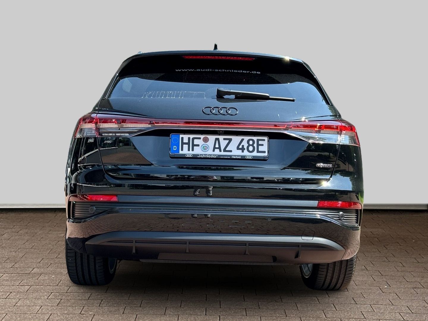 Fahrzeugabbildung Audi Q4 45 quattro SPORTPAKET+HUD+AHK+PANO+NAVI+LED