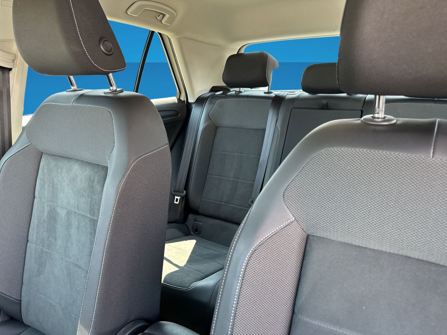 Fahrzeugabbildung Volkswagen T-Roc 1.0 TSI Style Climatronic Light