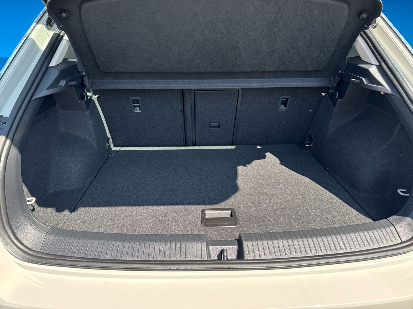 Fahrzeugabbildung Volkswagen T-Roc 1.0 TSI Style Climatronic Light