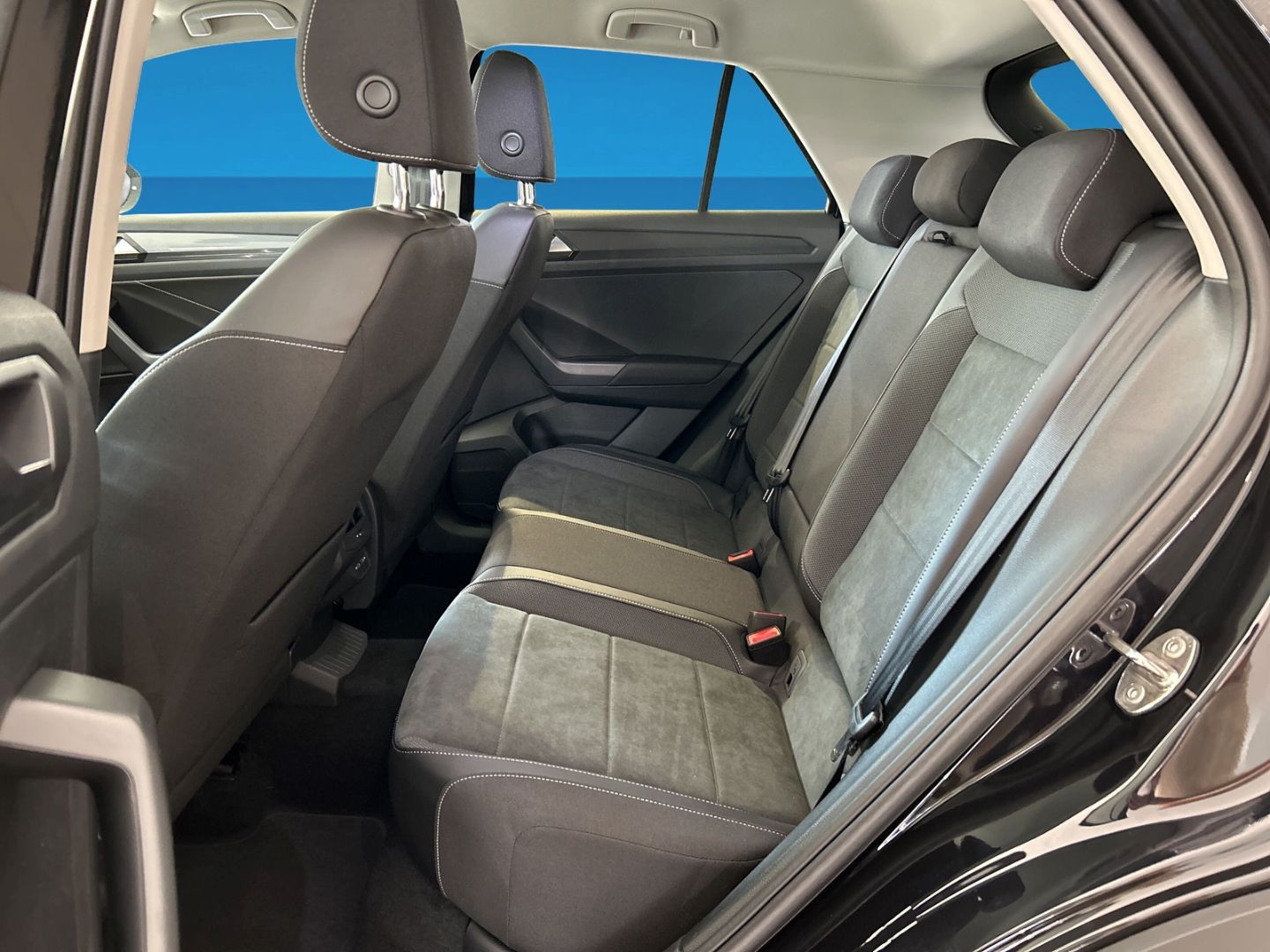 Fahrzeugabbildung Volkswagen T-Roc Style 2.0l TDI DSG IQ.LIGHT AHK REAR VIEW