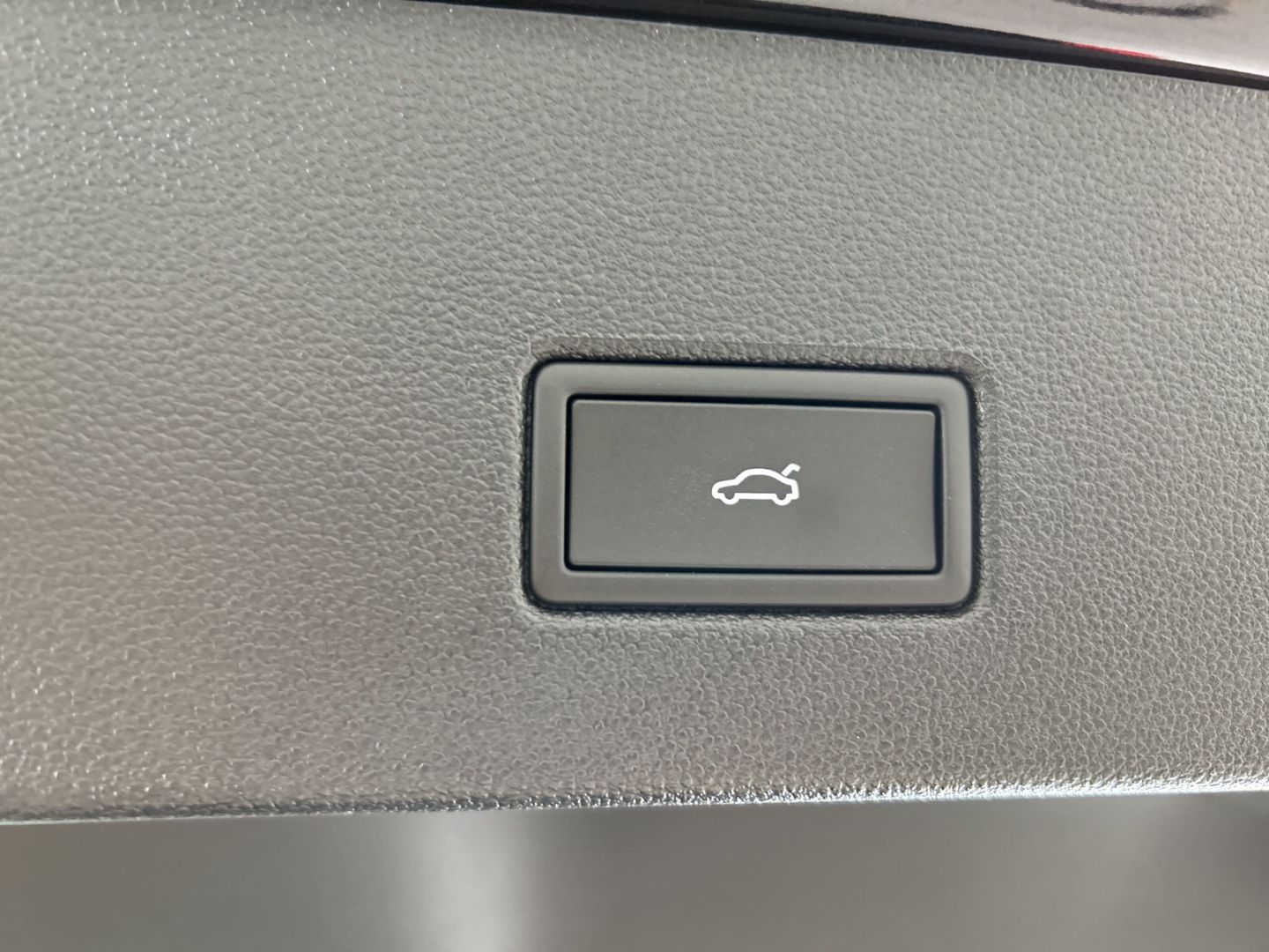 Fahrzeugabbildung Volkswagen T-Roc Style 2.0l TDI DSG IQ.LIGHT AHK REAR VIEW
