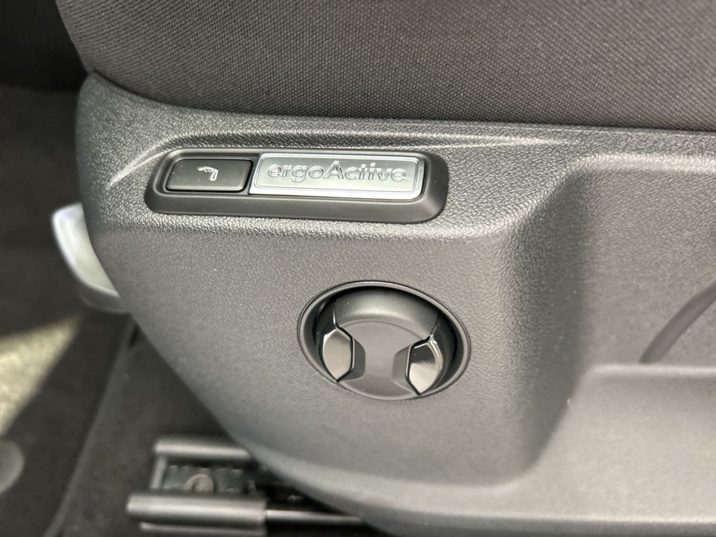Fahrzeugabbildung Volkswagen T-Roc Style 2.0l TDI DSG IQ.LIGHT AHK REAR VIEW