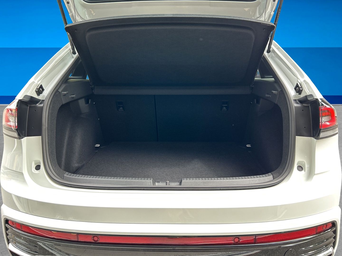 Fahrzeugabbildung Volkswagen Taigo R-Line 1,5l TSI MATRIX IQ.DRIVE REAR VIEW