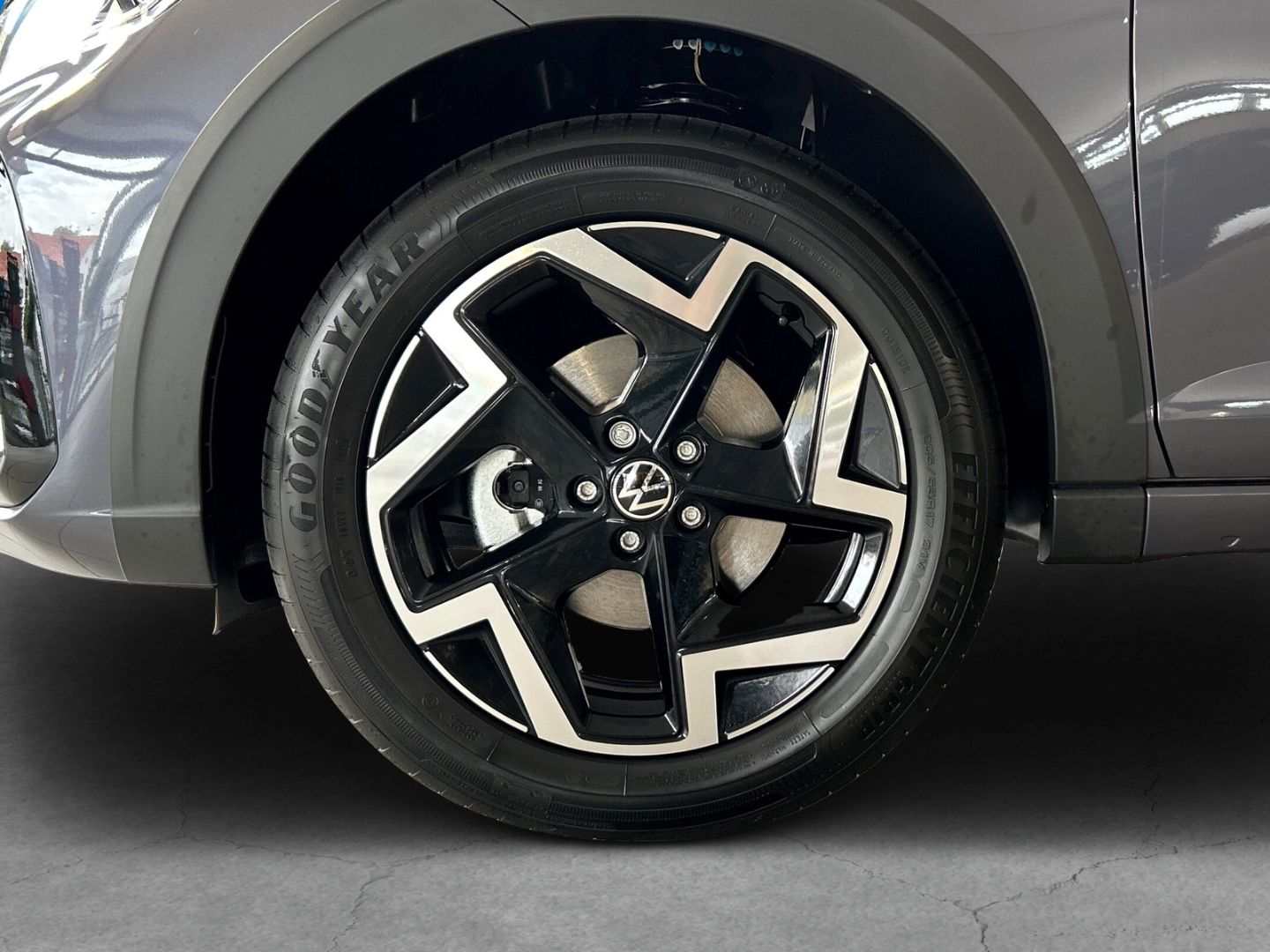Fahrzeugabbildung Volkswagen Taigo R-Line 1,5l TSI DSG MATRIX REAR VIEW NAVI