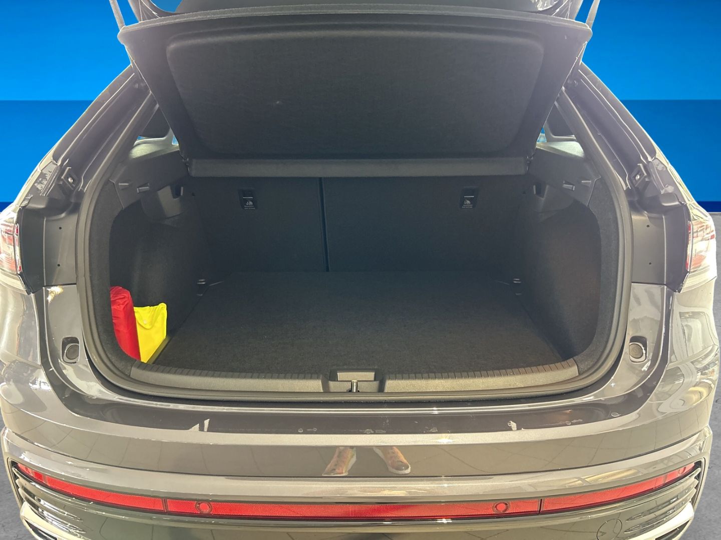 Fahrzeugabbildung Volkswagen Taigo R-Line 1,5l TSI DSG MATRIX REAR VIEW NAVI