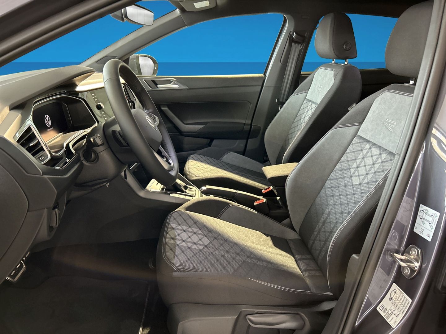 Fahrzeugabbildung Volkswagen Taigo R-Line 1,5l TSI DSG MATRIX REAR VIEW NAVI