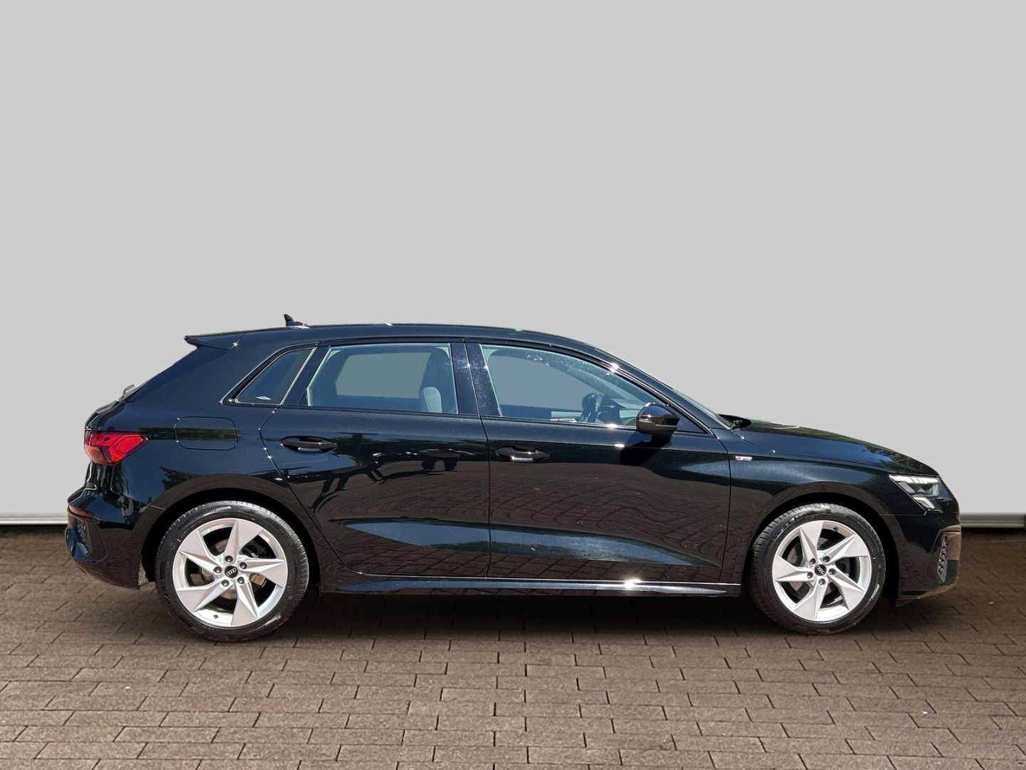 Fahrzeugabbildung Audi A3 Sportback 30 TDI S tronic S Line LED+CARPLAY