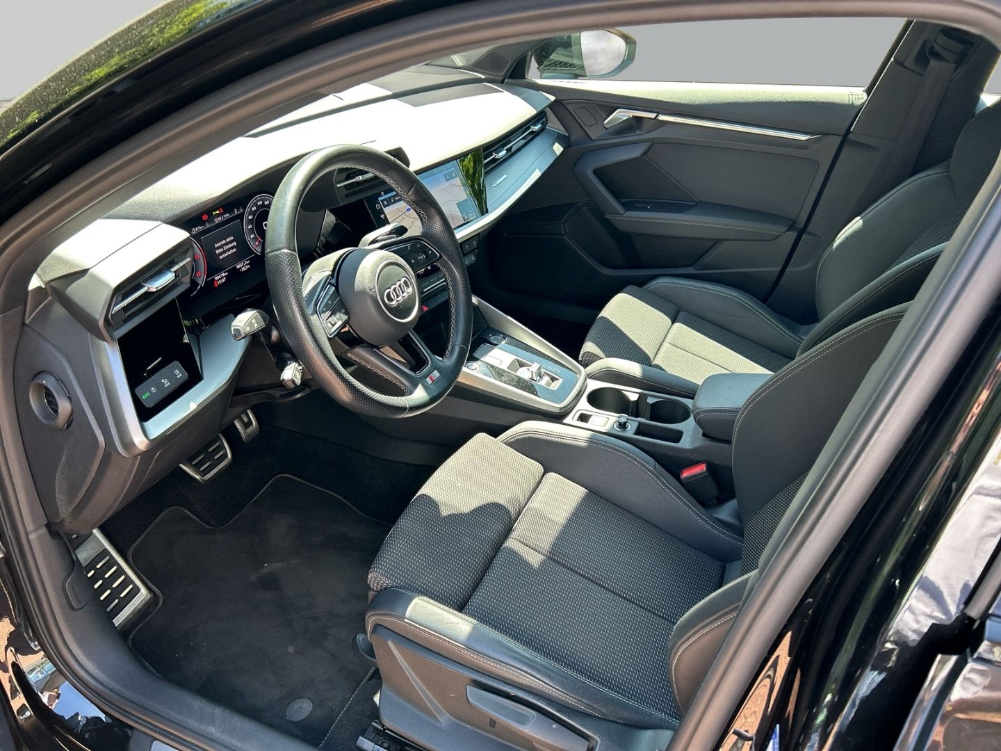 Fahrzeugabbildung Audi A3 Sportback 30 TDI S tronic S Line LED+CARPLAY