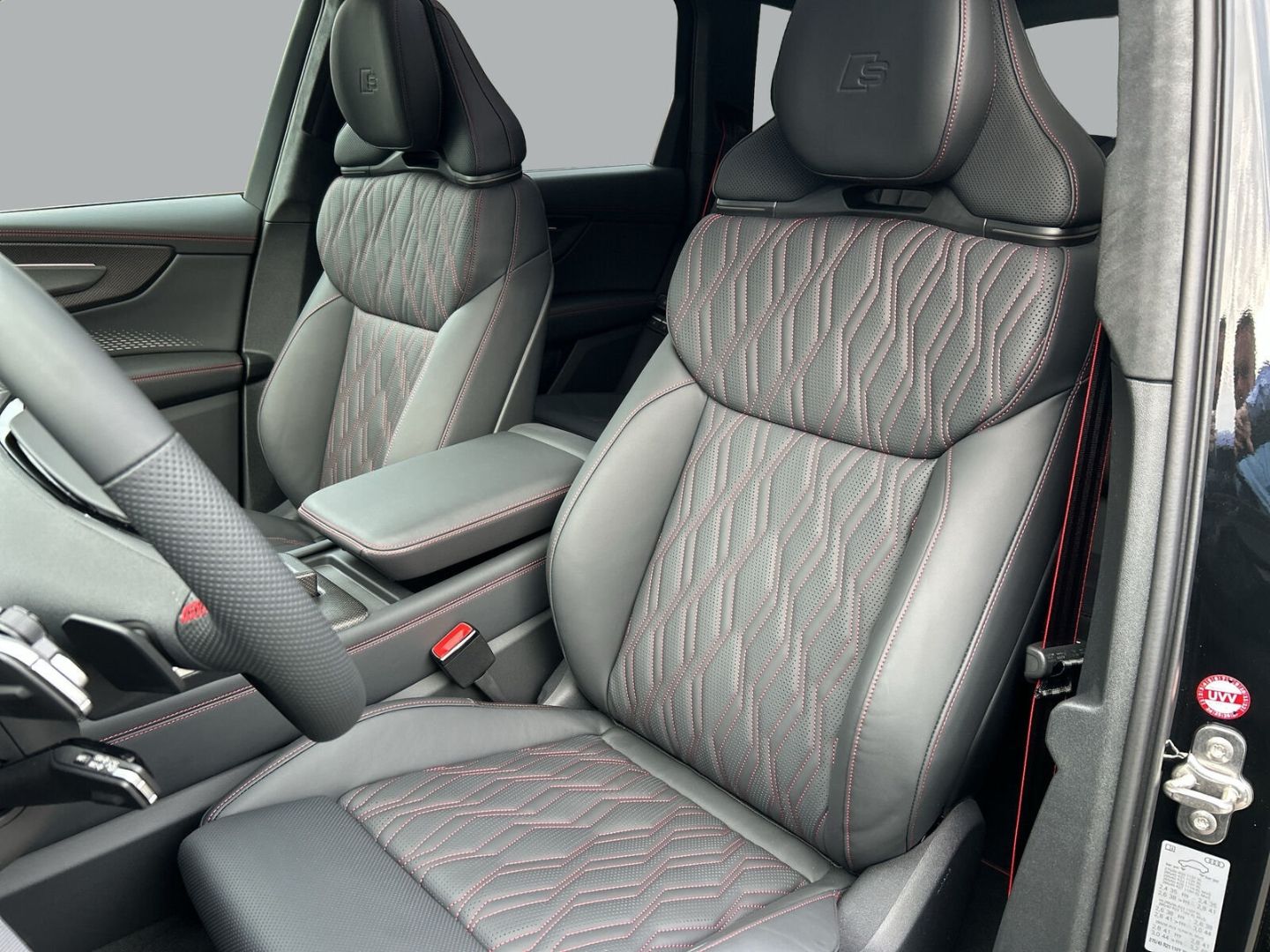 Fahrzeug 13 Fahrzeugabbildung Audi Q7 SUV TDI 220KW+HUD+LUFT+STHZ+AHK-EL+PANO+B&O - mit KI generiert/bearbeitet