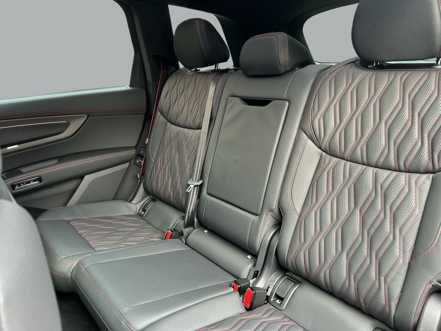 Fahrzeug 14 Fahrzeugabbildung Audi Q7 SUV TDI 220KW+HUD+LUFT+STHZ+AHK-EL+PANO+B&O - mit KI generiert/bearbeitet