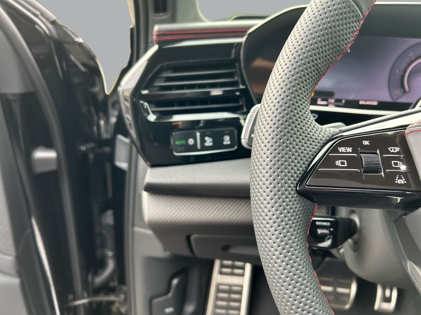 Fahrzeug 16 Fahrzeugabbildung Audi Q7 SUV TDI 220KW+HUD+LUFT+STHZ+AHK-EL+PANO+B&O - mit KI generiert/bearbeitet