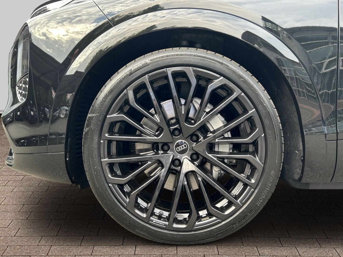 Fahrzeug 21 Fahrzeugabbildung Audi Q7 SUV TDI 220KW+HUD+LUFT+STHZ+AHK-EL+PANO+B&O - mit KI generiert/bearbeitet