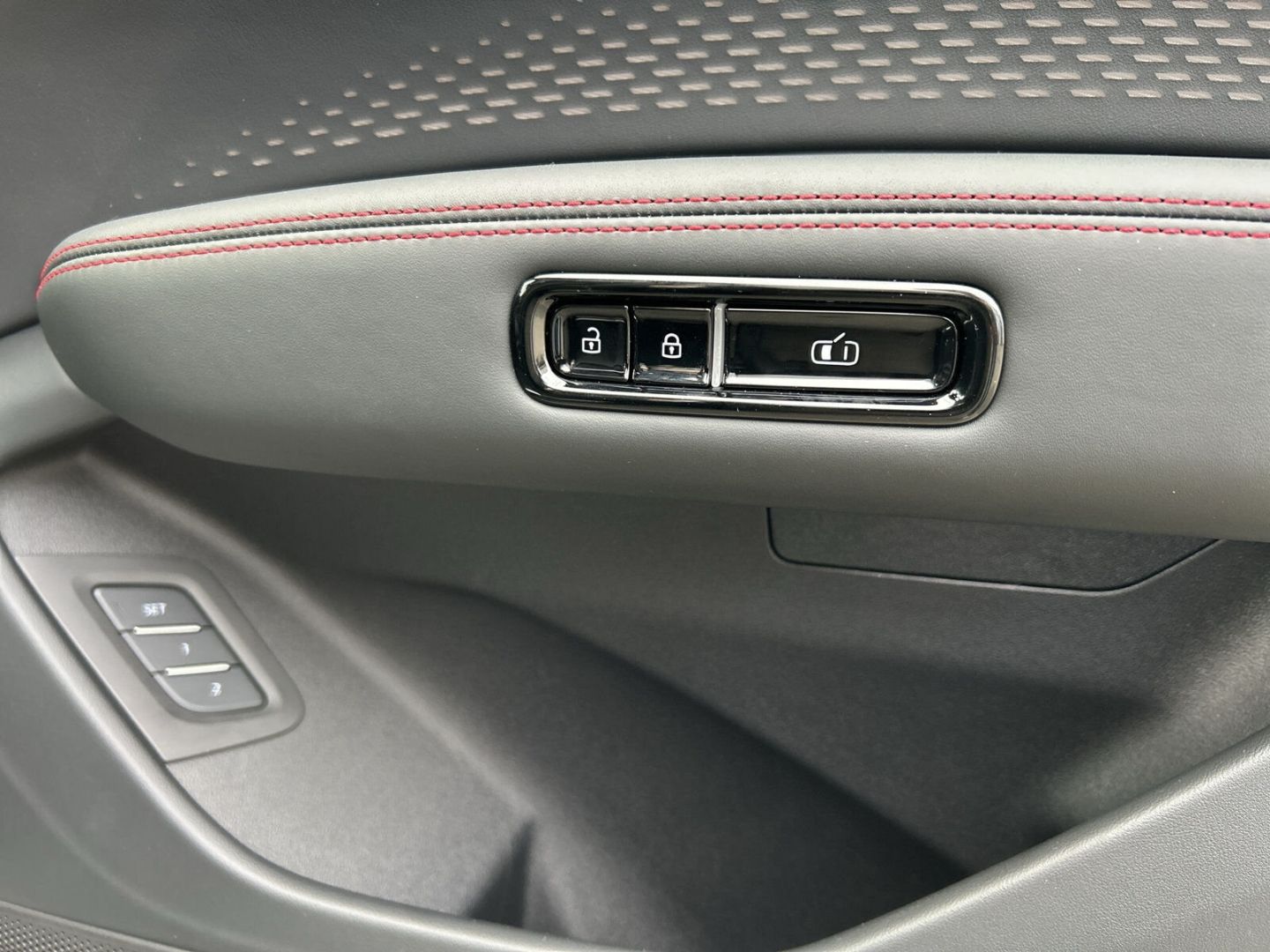 Fahrzeug 22 Fahrzeugabbildung Audi Q7 SUV TDI 220KW+HUD+LUFT+STHZ+AHK-EL+PANO+B&O - mit KI generiert/bearbeitet