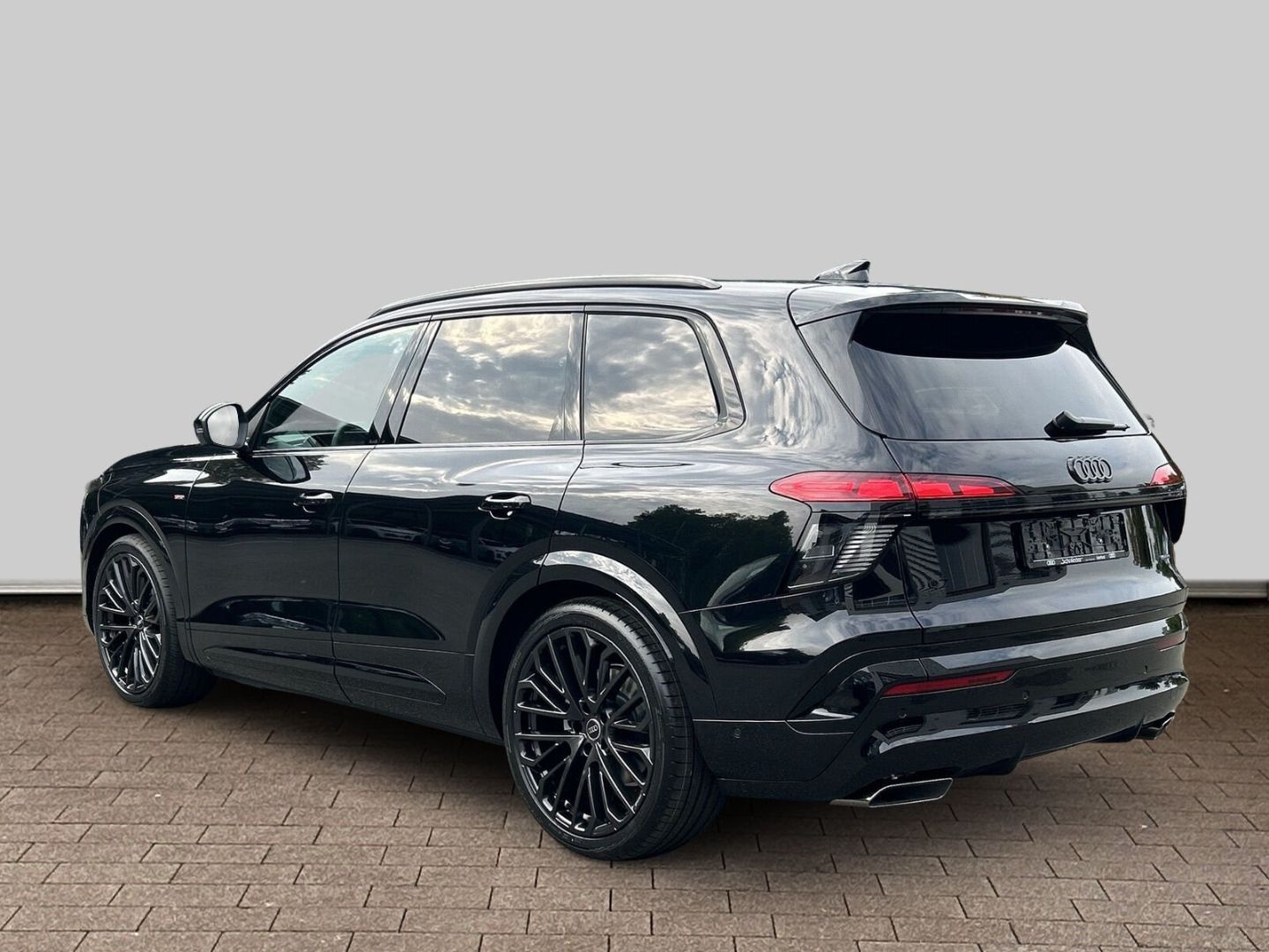 Fahrzeug 7 Fahrzeugabbildung Audi Q7 SUV TDI 220KW+HUD+LUFT+STHZ+AHK-EL+PANO+B&O - mit KI generiert/bearbeitet