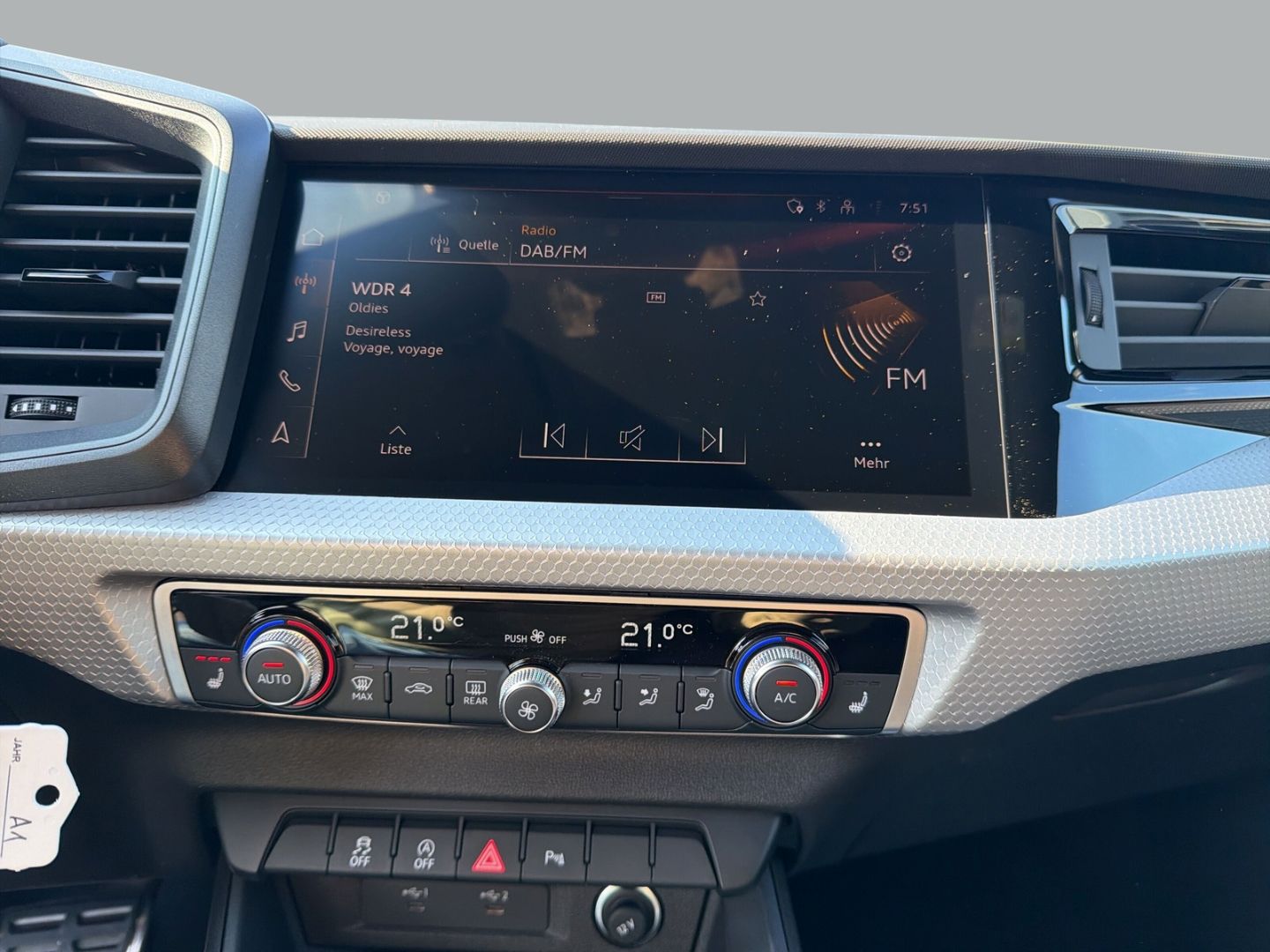 Fahrzeugabbildung Audi A1 SPORTBACK 30TFSi S-TRONIC+SLINE+VIRTUAL+PDC - mit KI generiert/bearbeitet