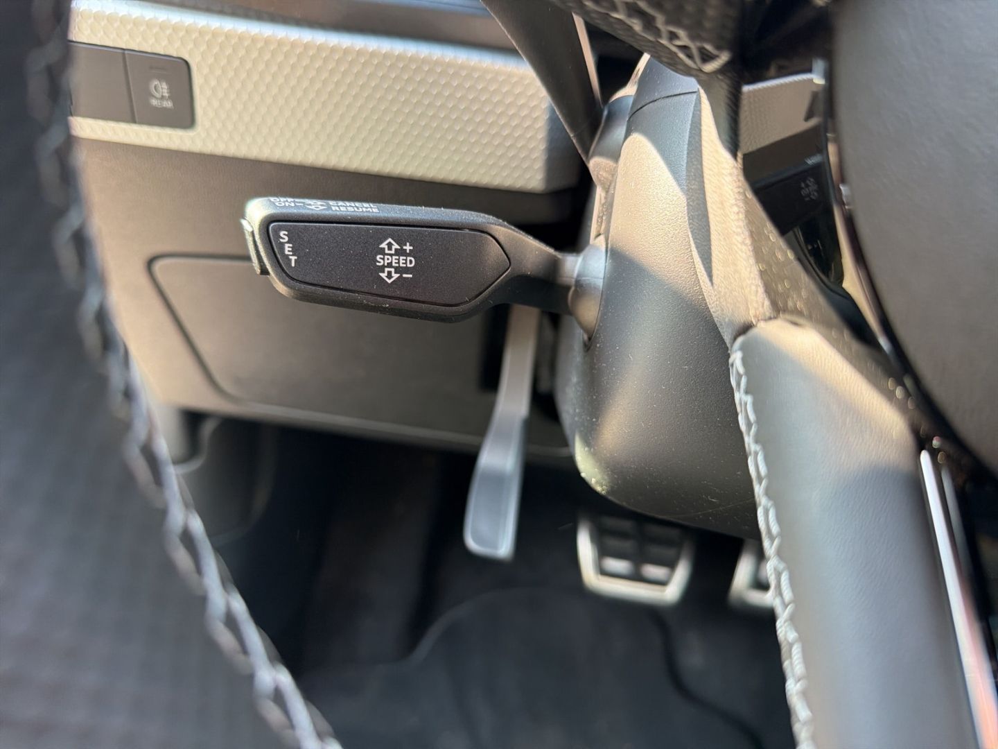 Fahrzeugabbildung Audi A1 SPORTBACK 30TFSi S-TRONIC+SLINE+VIRTUAL+PDC - mit KI generiert/bearbeitet