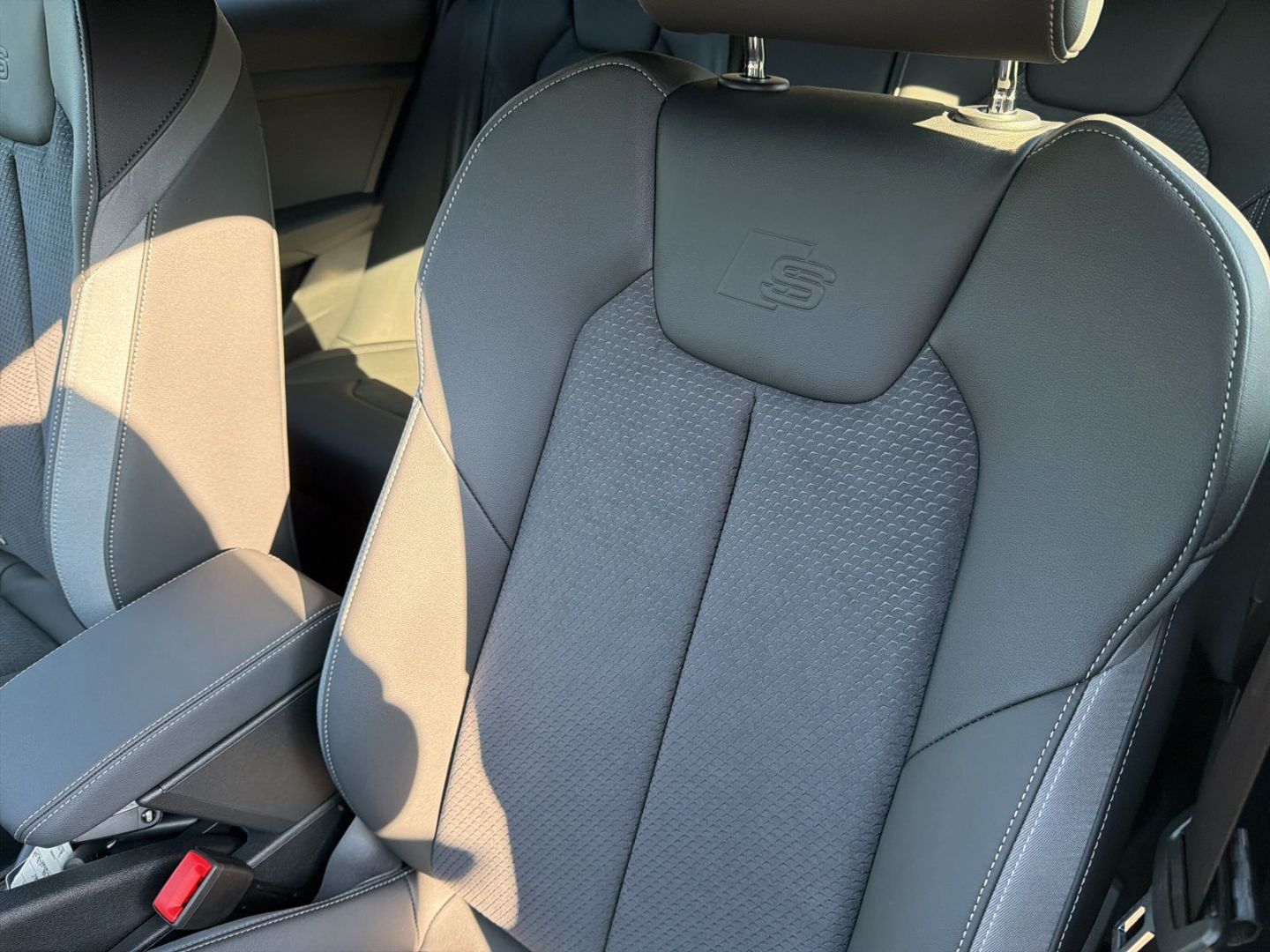 Fahrzeugabbildung Audi A1 SPORTBACK 30TFSi S-TRONIC+SLINE+VIRTUAL+PDC - mit KI generiert/bearbeitet