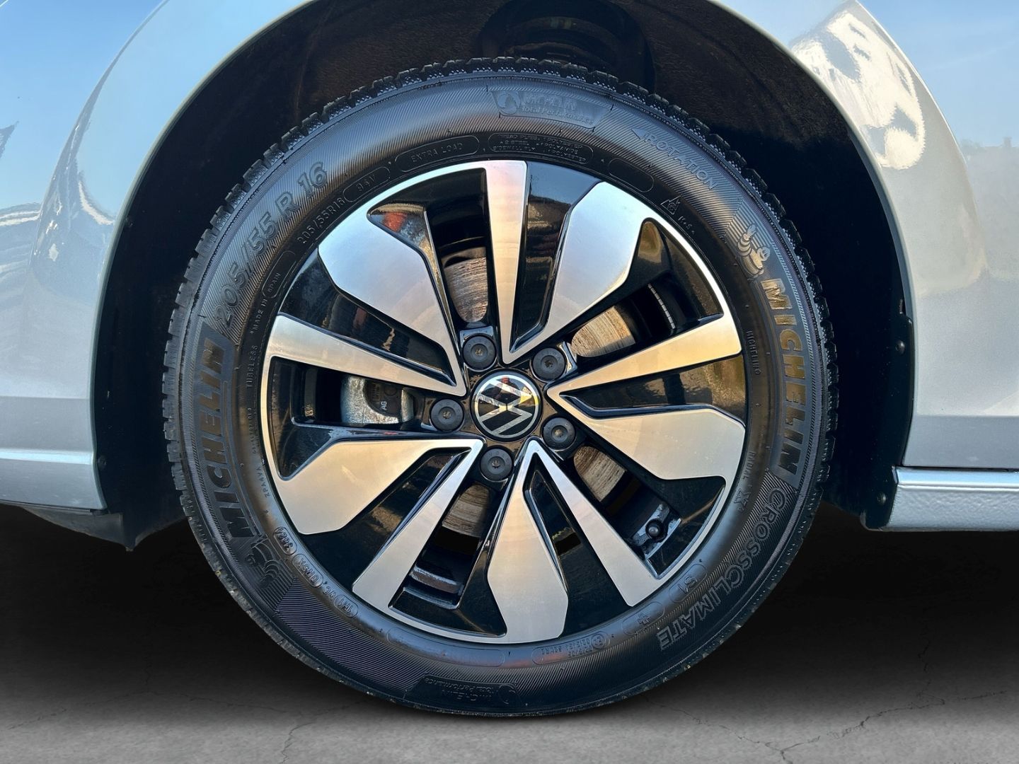 Fahrzeug 9 Fahrzeugabbildung Volkswagen Golf Mildhybrid EU6e VIII 1.5 eTSI 85 kW Goal AH - mit KI generiert/bearbeitet