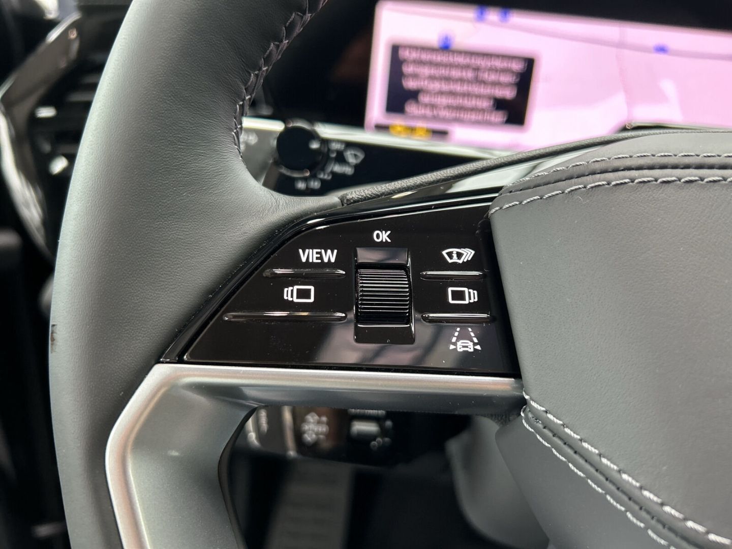 Fahrzeug 15 Fahrzeugabbildung Audi Q7 SUV TDI 220KW+HUD+PANO+STHZ+B&O+LUFT+AHK-LED - mit KI generiert/bearbeitet