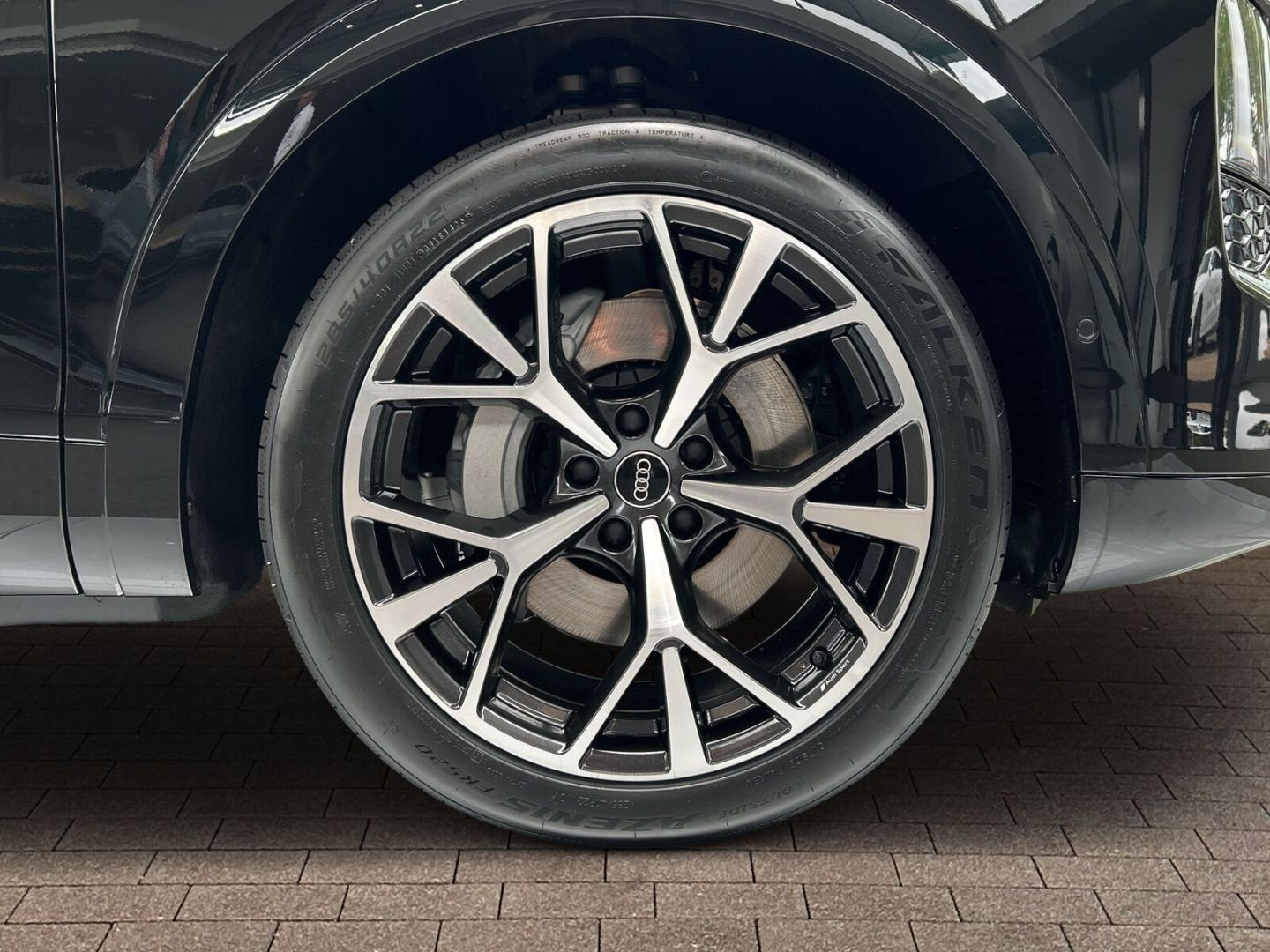 Fahrzeug 20 Fahrzeugabbildung Audi Q7 SUV TDI 220KW+HUD+PANO+STHZ+B&O+LUFT+AHK-LED - mit KI generiert/bearbeitet