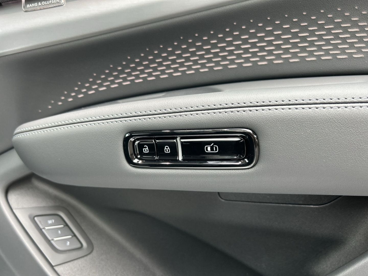 Fahrzeug 21 Fahrzeugabbildung Audi Q7 SUV TDI 220KW+HUD+PANO+STHZ+B&O+LUFT+AHK-LED - mit KI generiert/bearbeitet