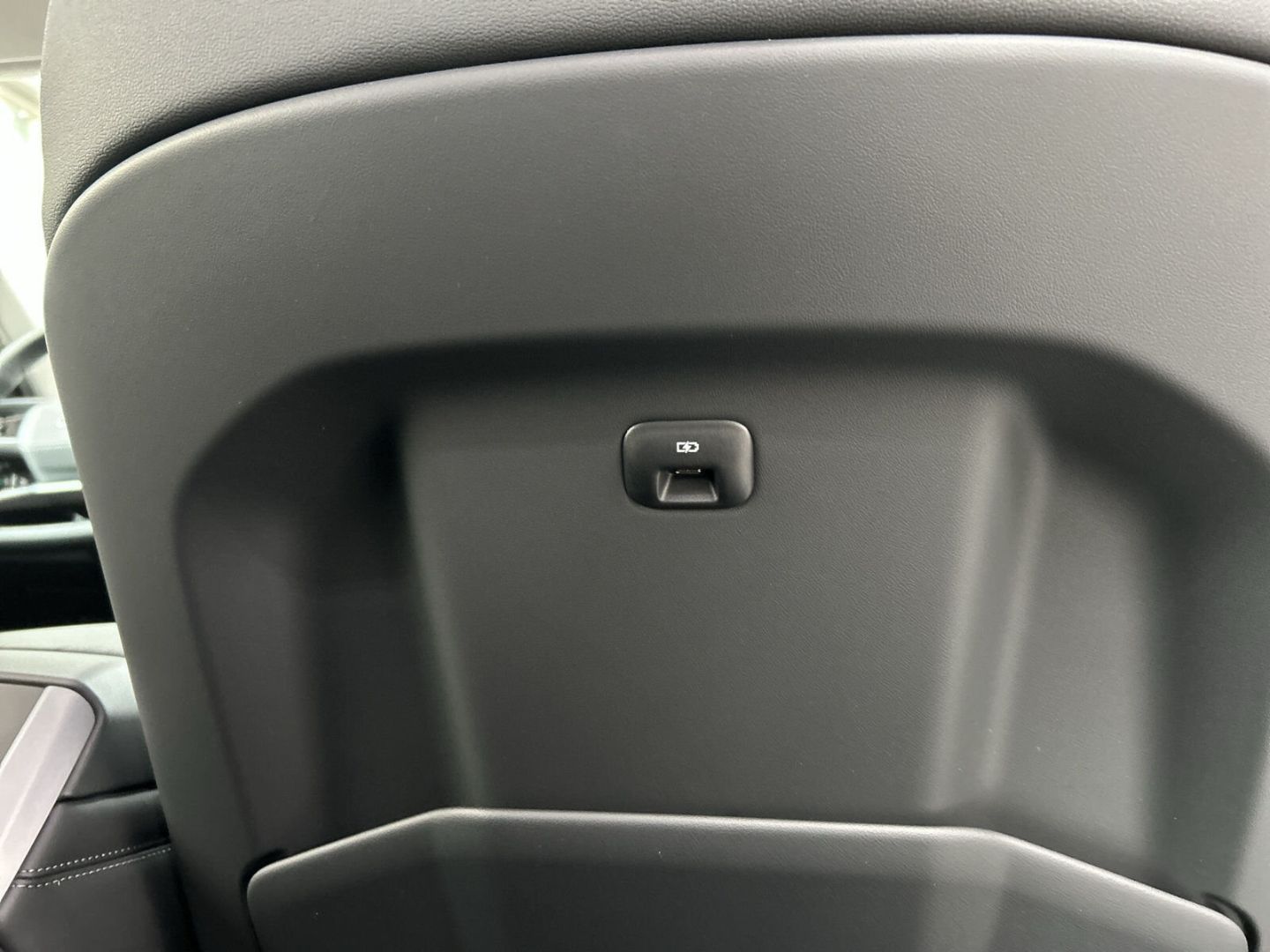 Fahrzeug 23 Fahrzeugabbildung Audi Q7 SUV TDI 220KW+HUD+PANO+STHZ+B&O+LUFT+AHK-LED - mit KI generiert/bearbeitet