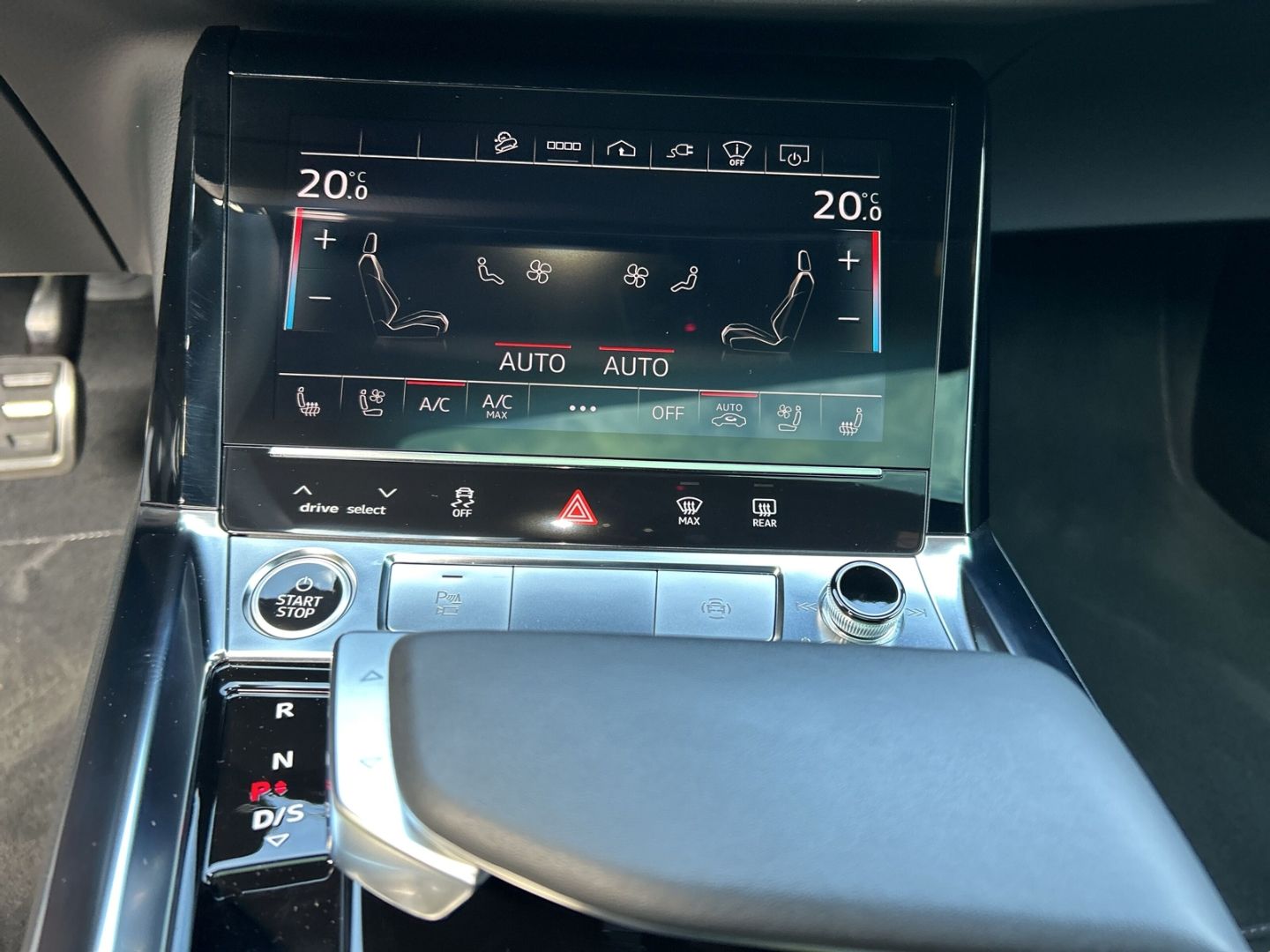 Fahrzeugabbildung Audi Q8 e-tron SPORTBACK 55 SLINE HUD+PANO+LEDER+LED+