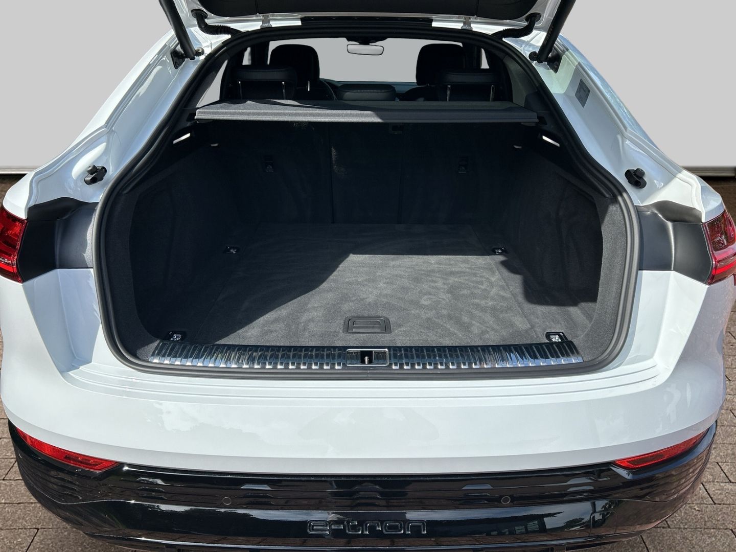 Fahrzeugabbildung Audi Q8 e-tron SPORTBACK 55 SLINE HUD+PANO+LEDER+LED+