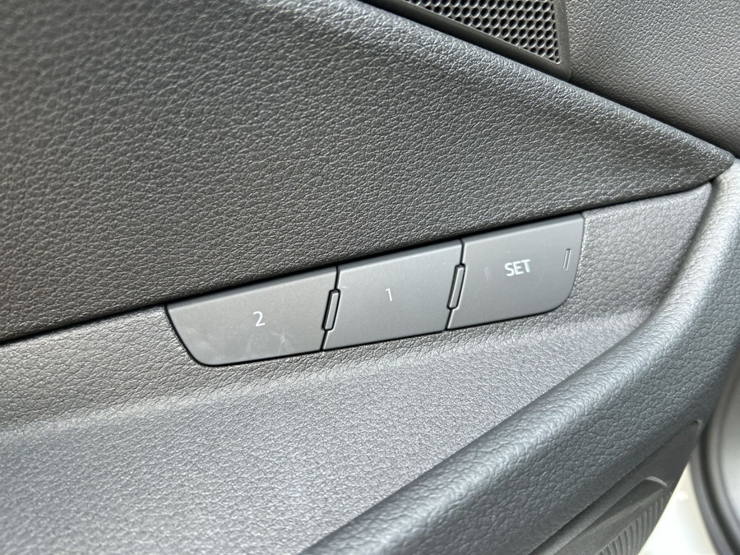 Fahrzeugabbildung Audi Q8 e-tron SPORTBACK 55 SLINE HUD+PANO+LEDER+LED+