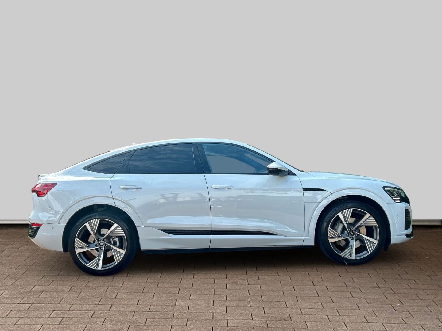 Fahrzeugabbildung Audi Q8 e-tron SPORTBACK 55 SLINE HUD+PANO+LEDER+LED+