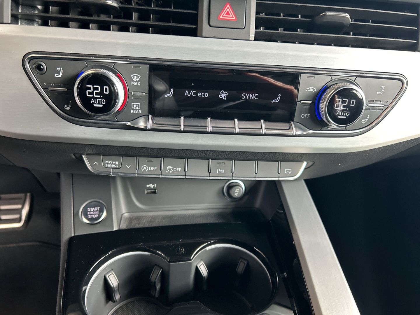 Fahrzeugabbildung Audi A5 Cabriolet 40 TFSI S-LINE+AHK+NAVI+LEDER+VIRTU